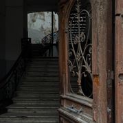 Заглянуть в старинные парадные