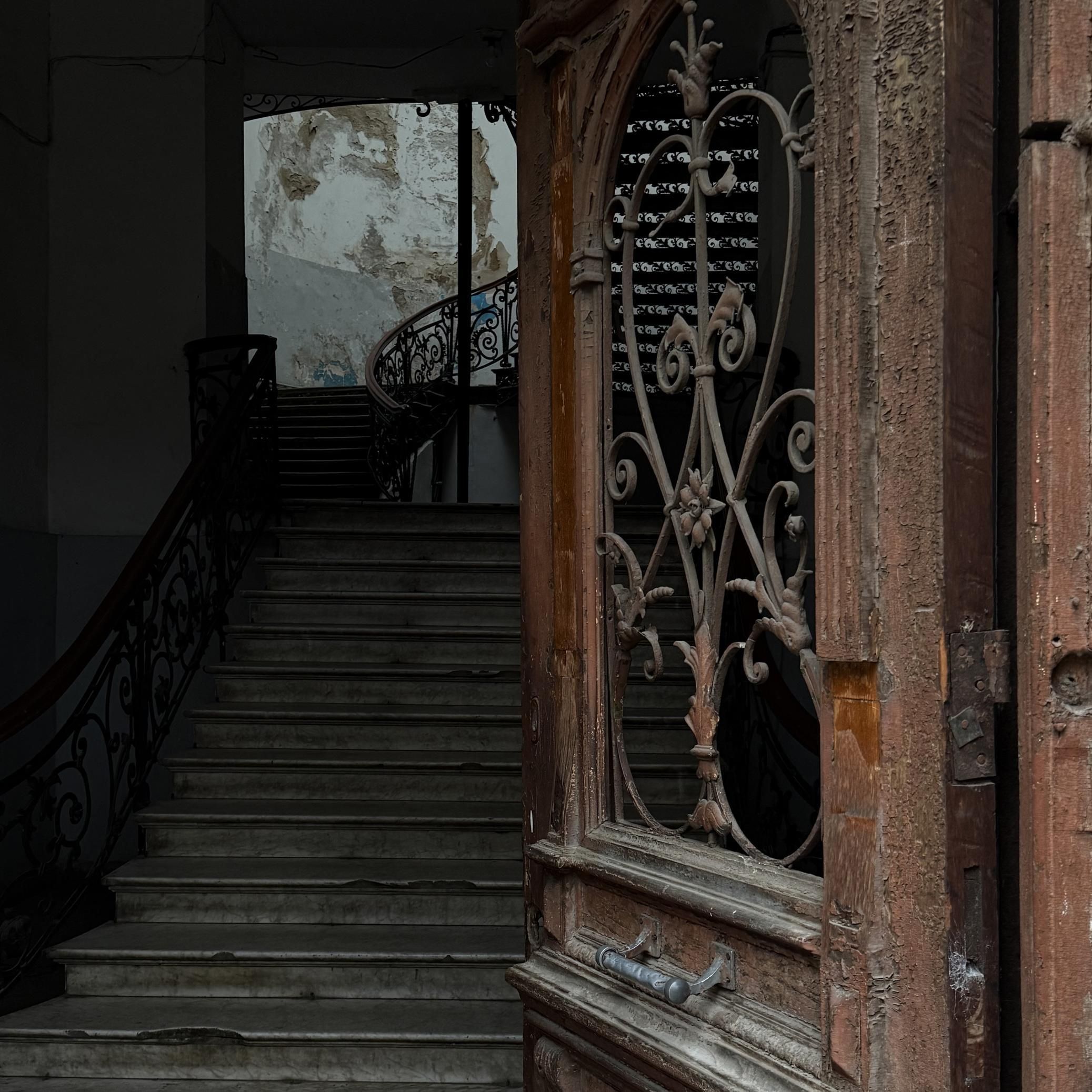 Заглянуть в старинные парадные