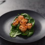 Попробовать гребешки и кимчи