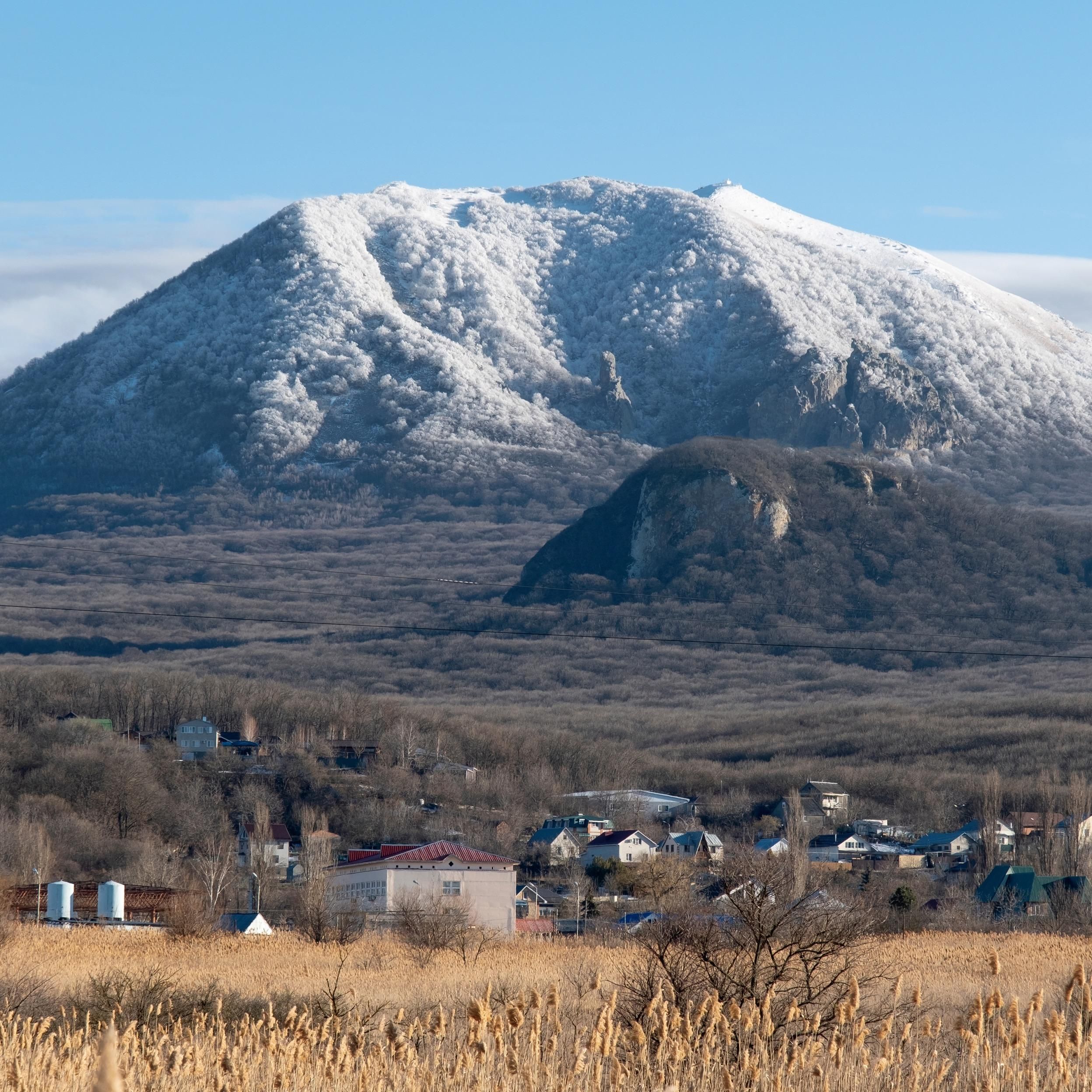Поискать снег на вершине горы