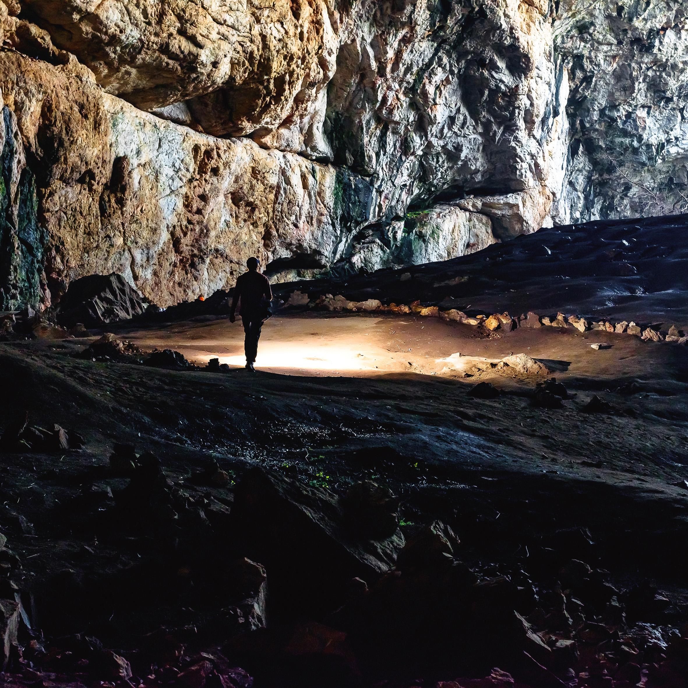 Ақмешіт үңгірі