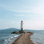 Добраться до маяка