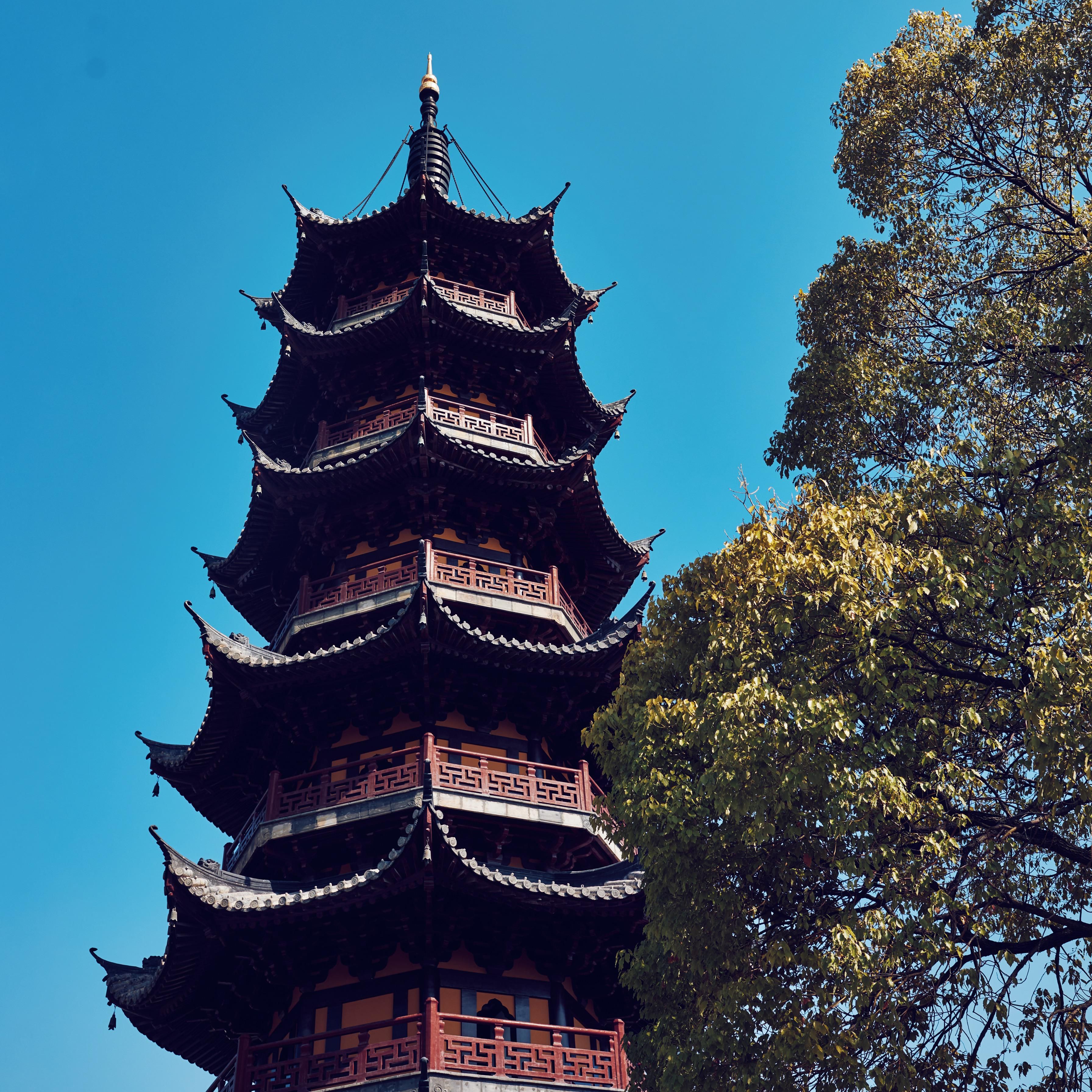 Храм Лунхуа