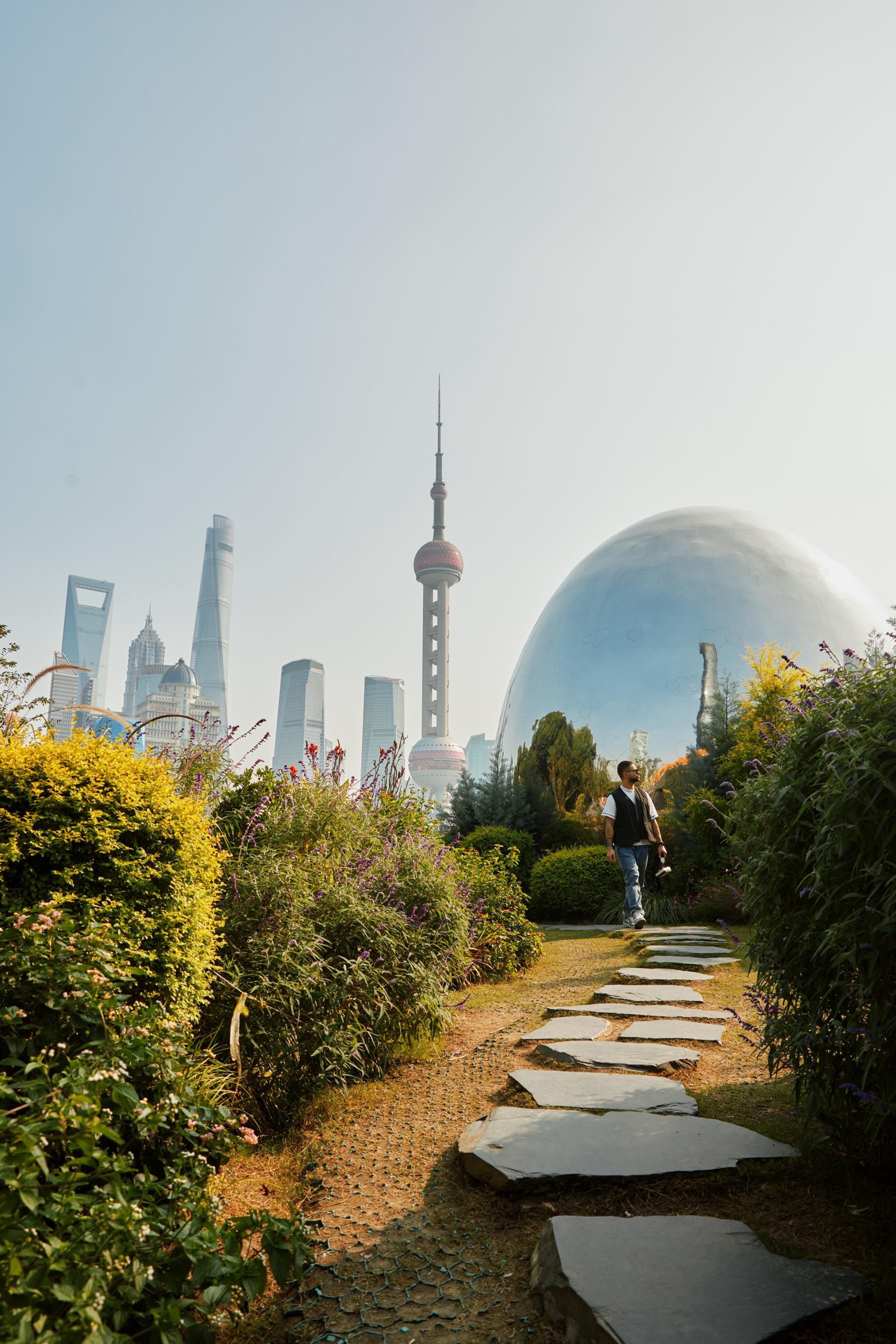 Стеклянное «яйцо» у круизного терминала