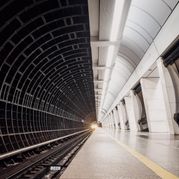 Исследовать метро с гидом