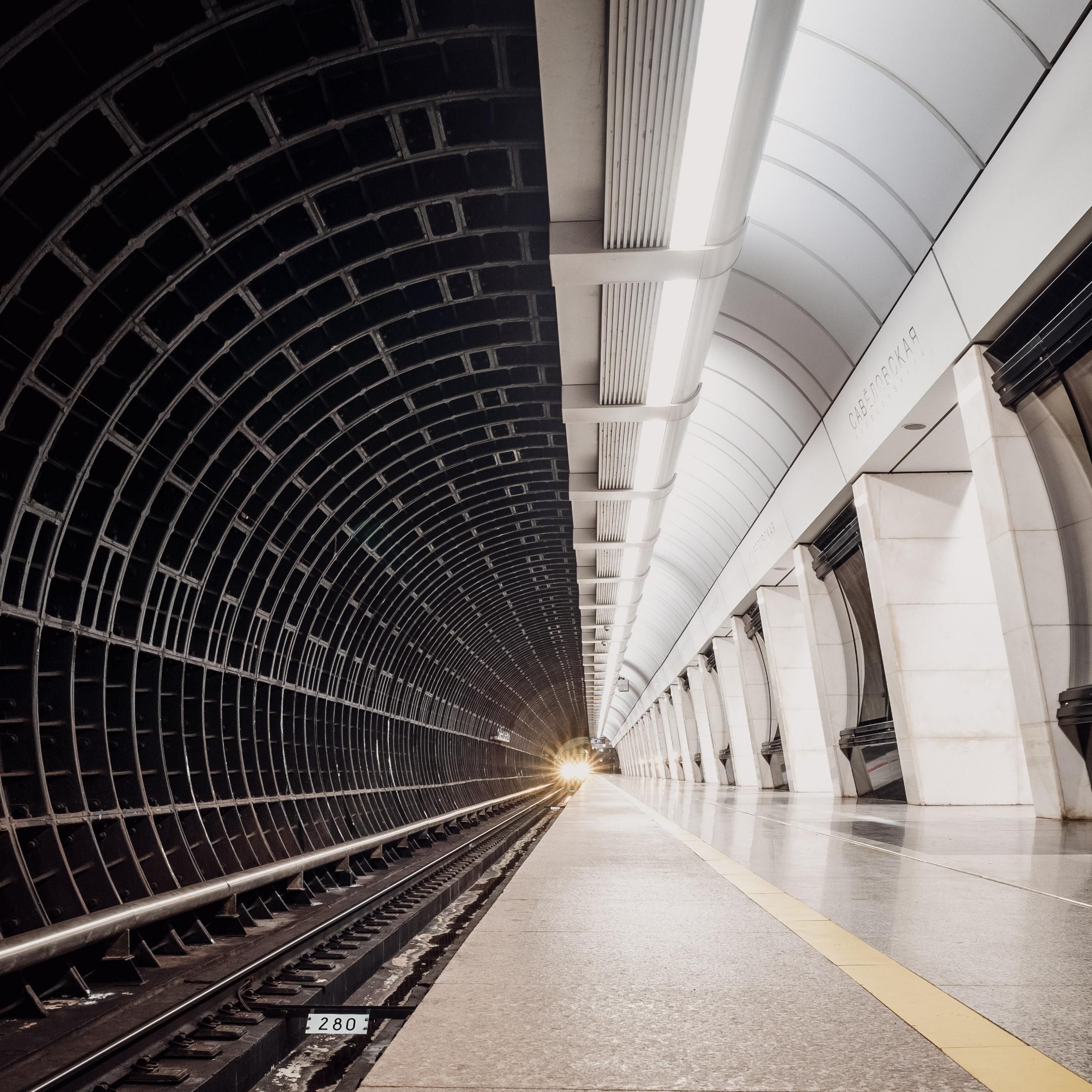 Исследовать метро с гидом