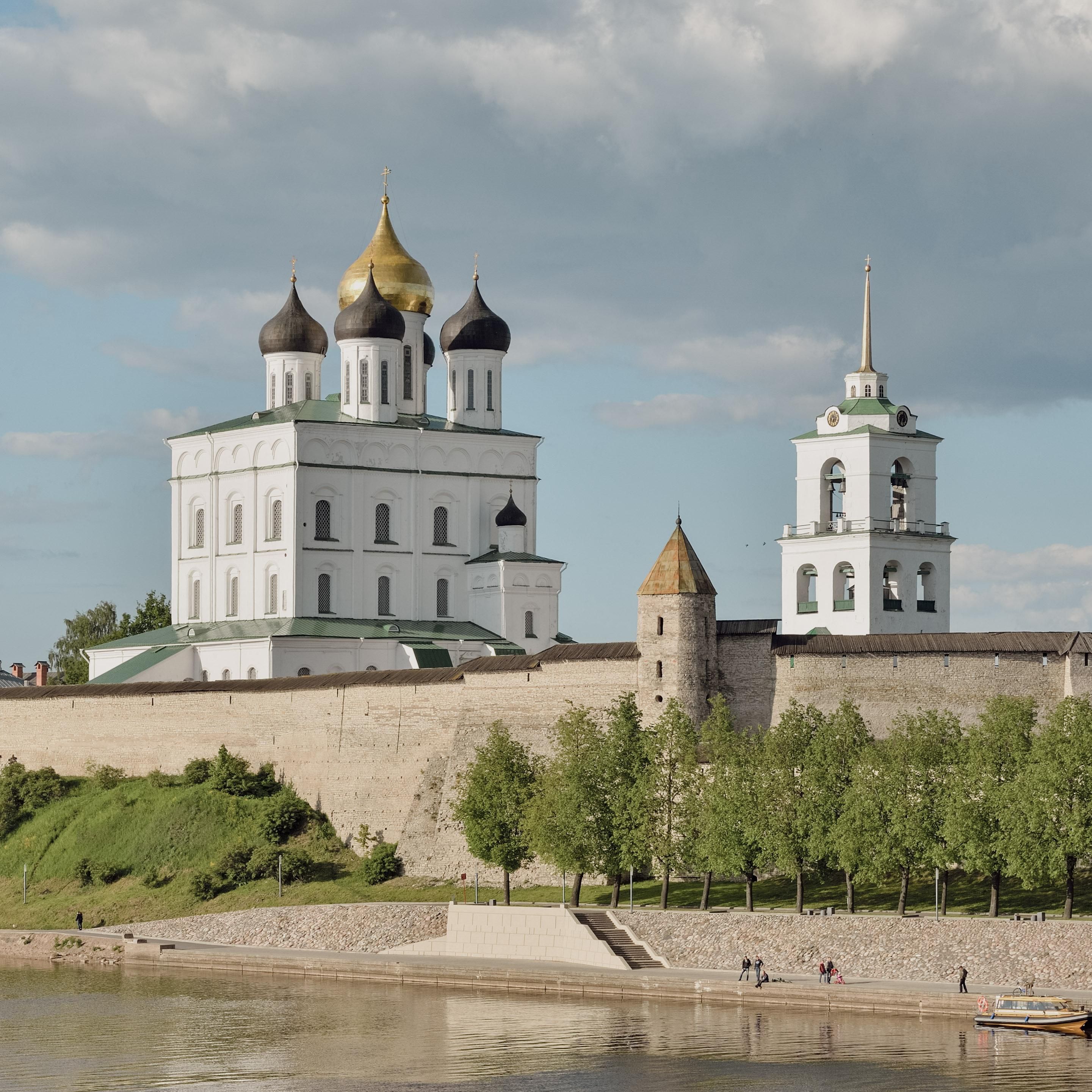 Довмонтов город