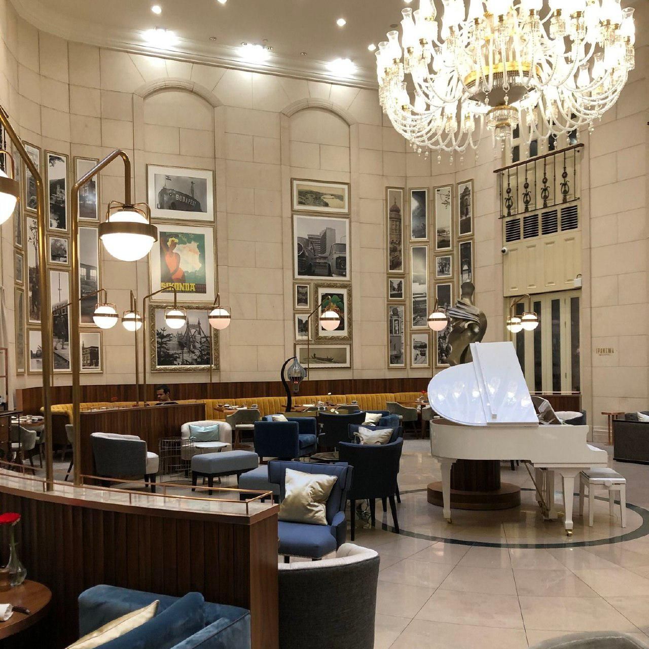 Ritz Carlton-дағы жексенбілік түскі ас (18+)