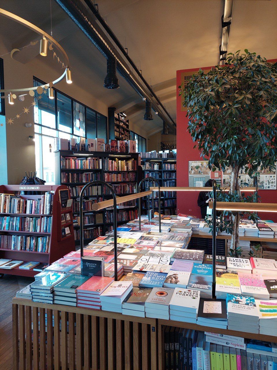 Книжный магазин в Петербурге