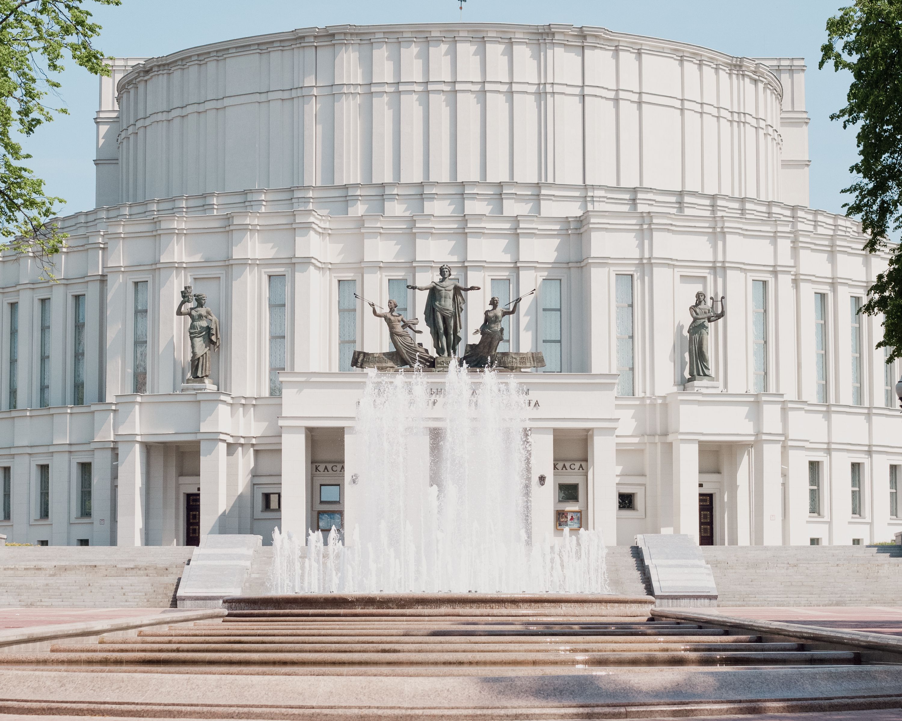 Большой театр оперы и балета.jpg