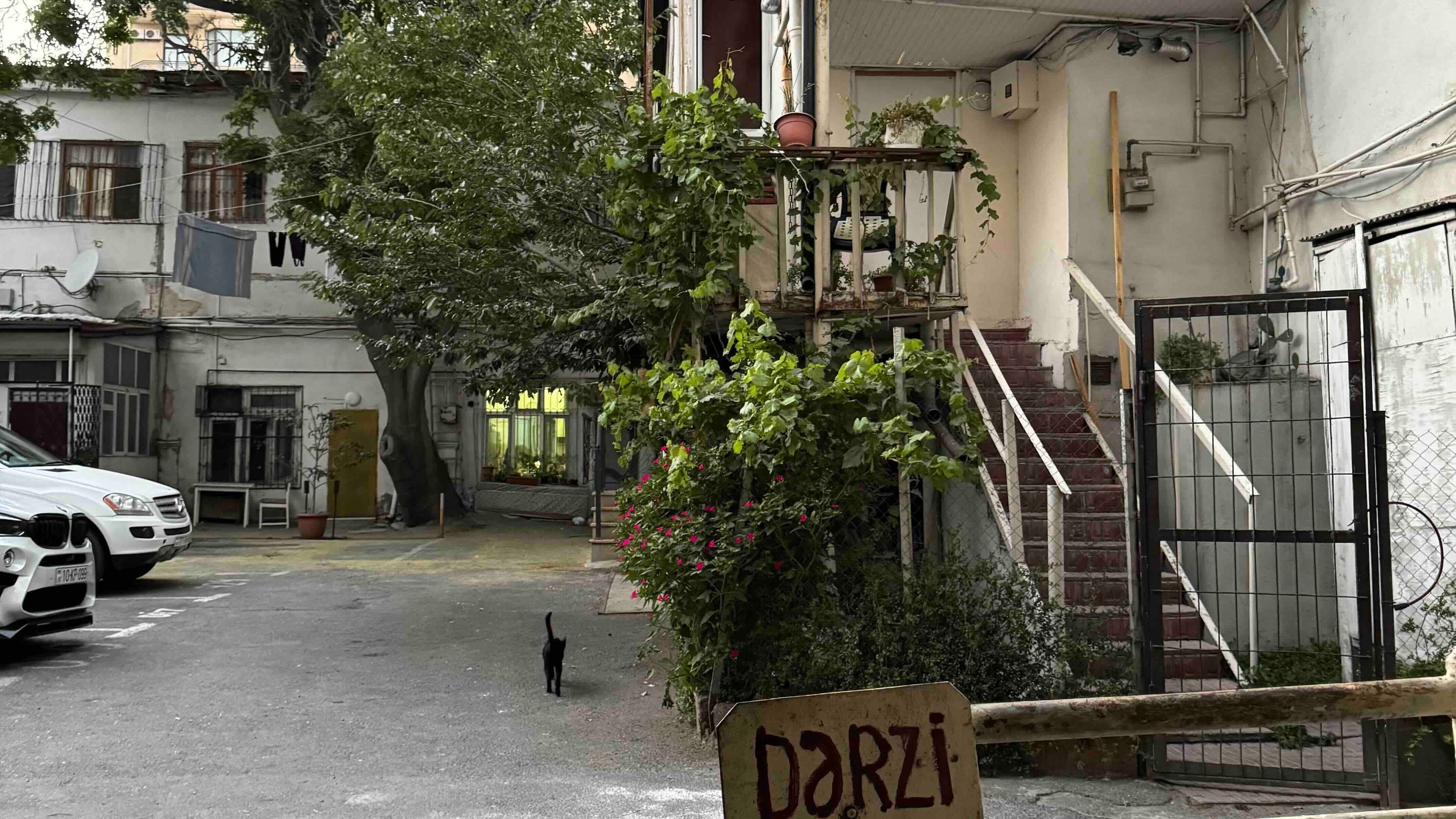 Дворик в районе метро 28 Мая.jpeg