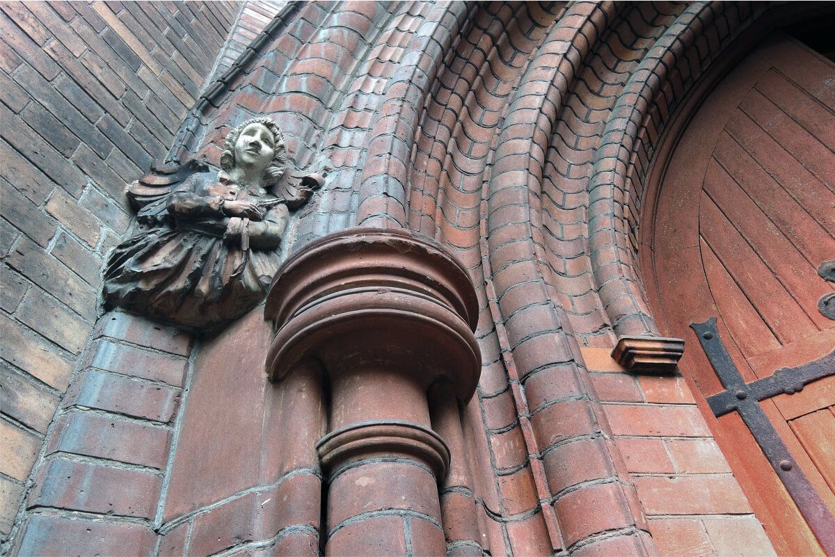 Скульптура в церкви