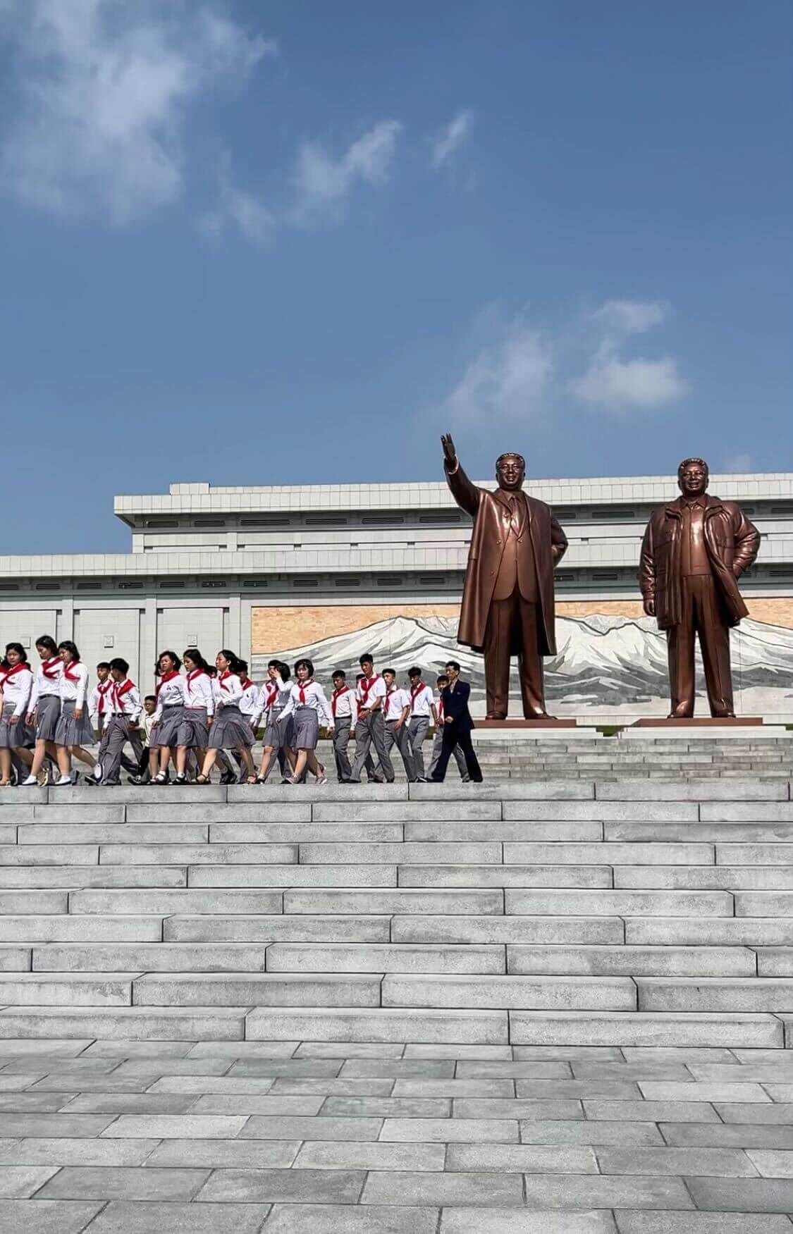 Монумент Ким Ир Сену и Ким Чен Иру