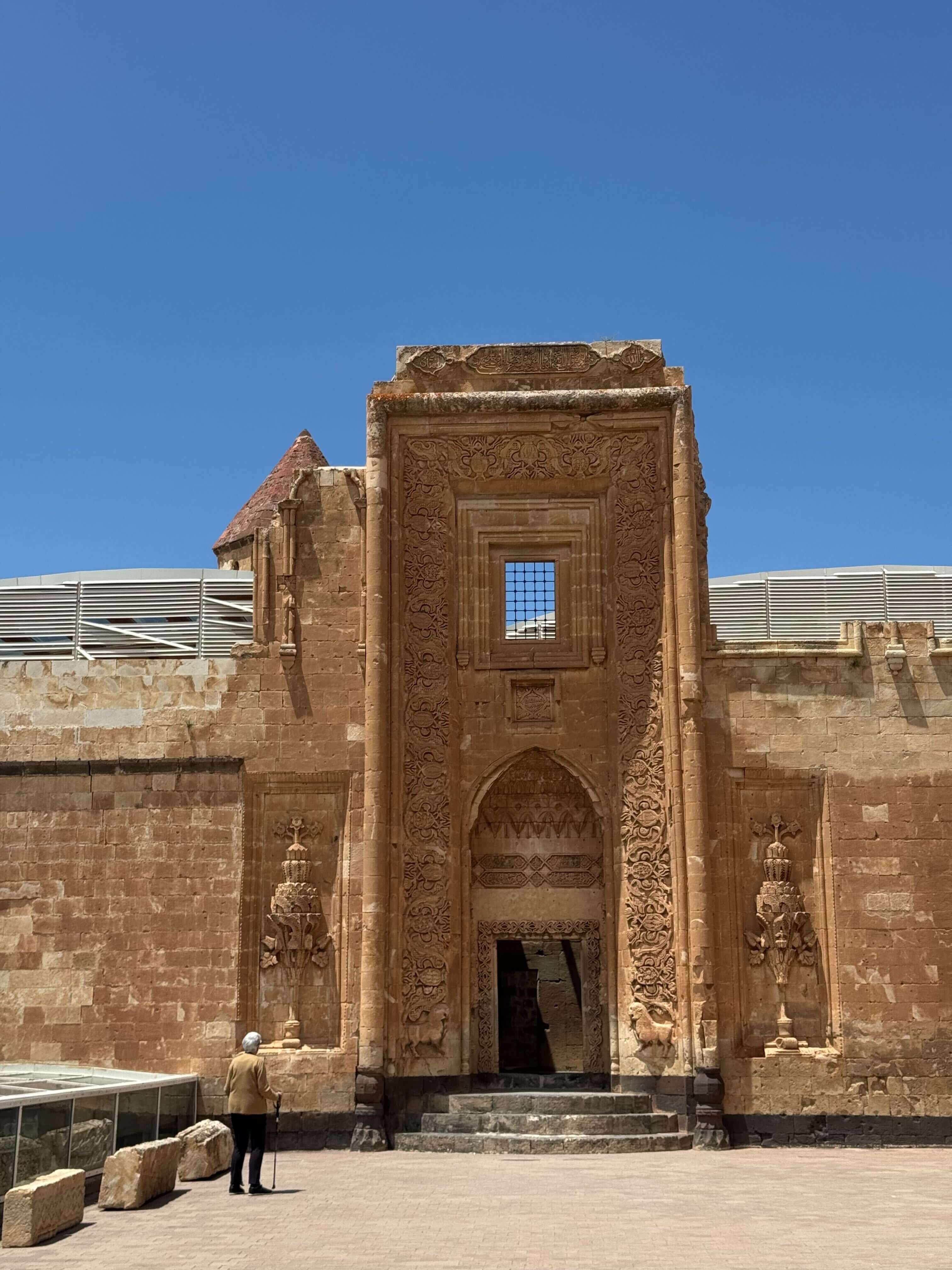 Дворец Исхак-Паши