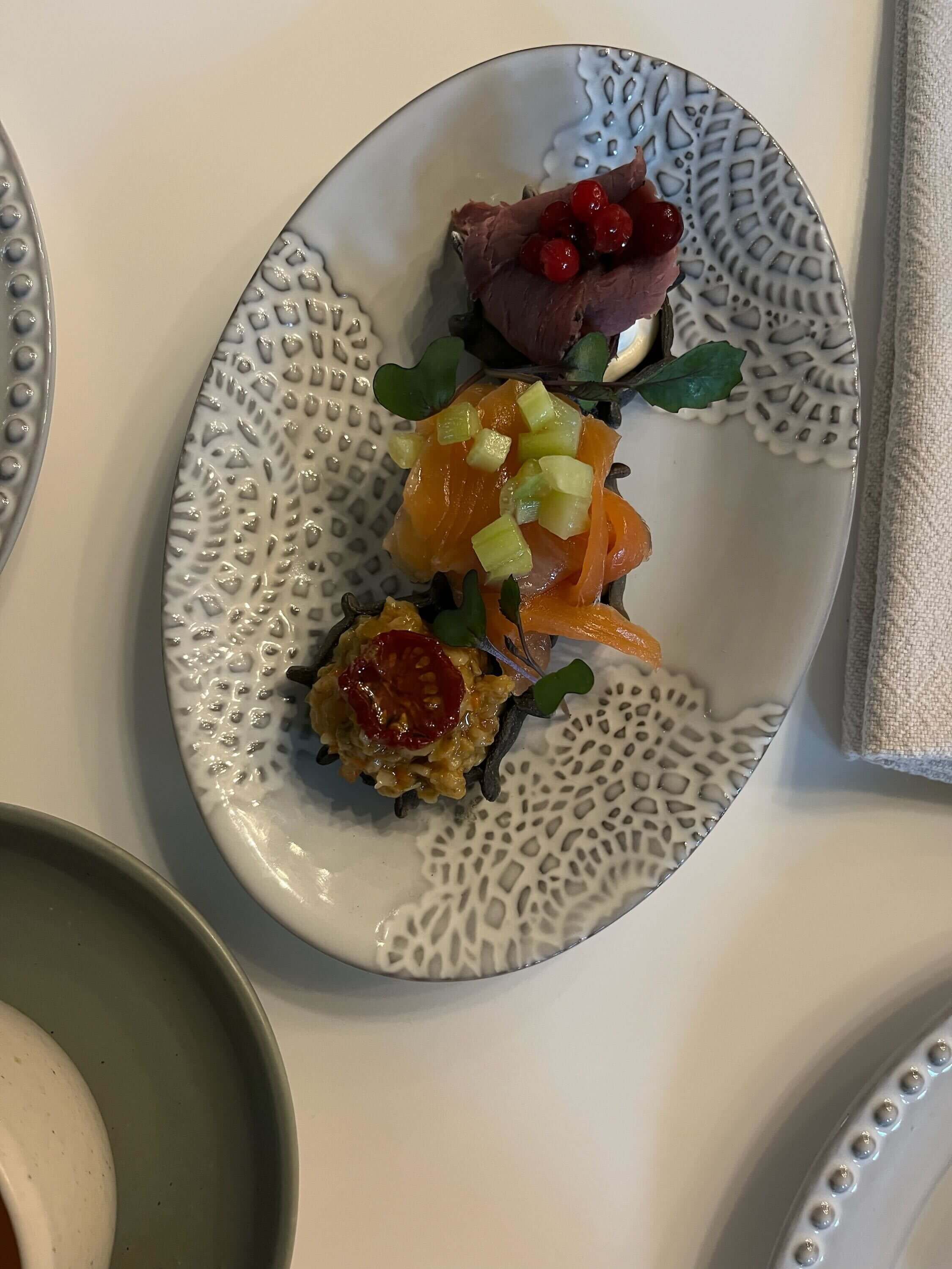 Чёрные калитки с оленем, форелью и грибной икрой