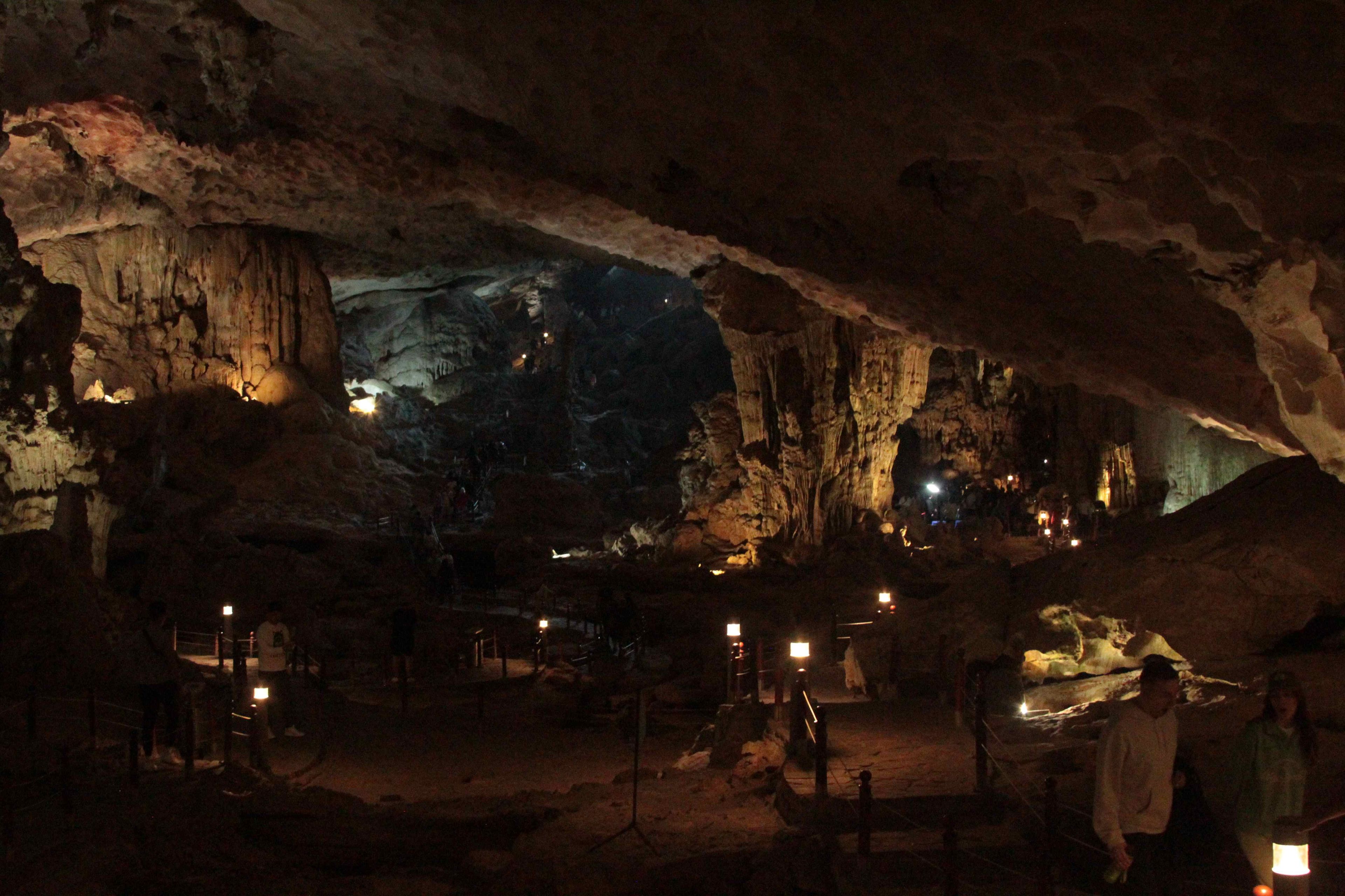 Пещера в Халонге