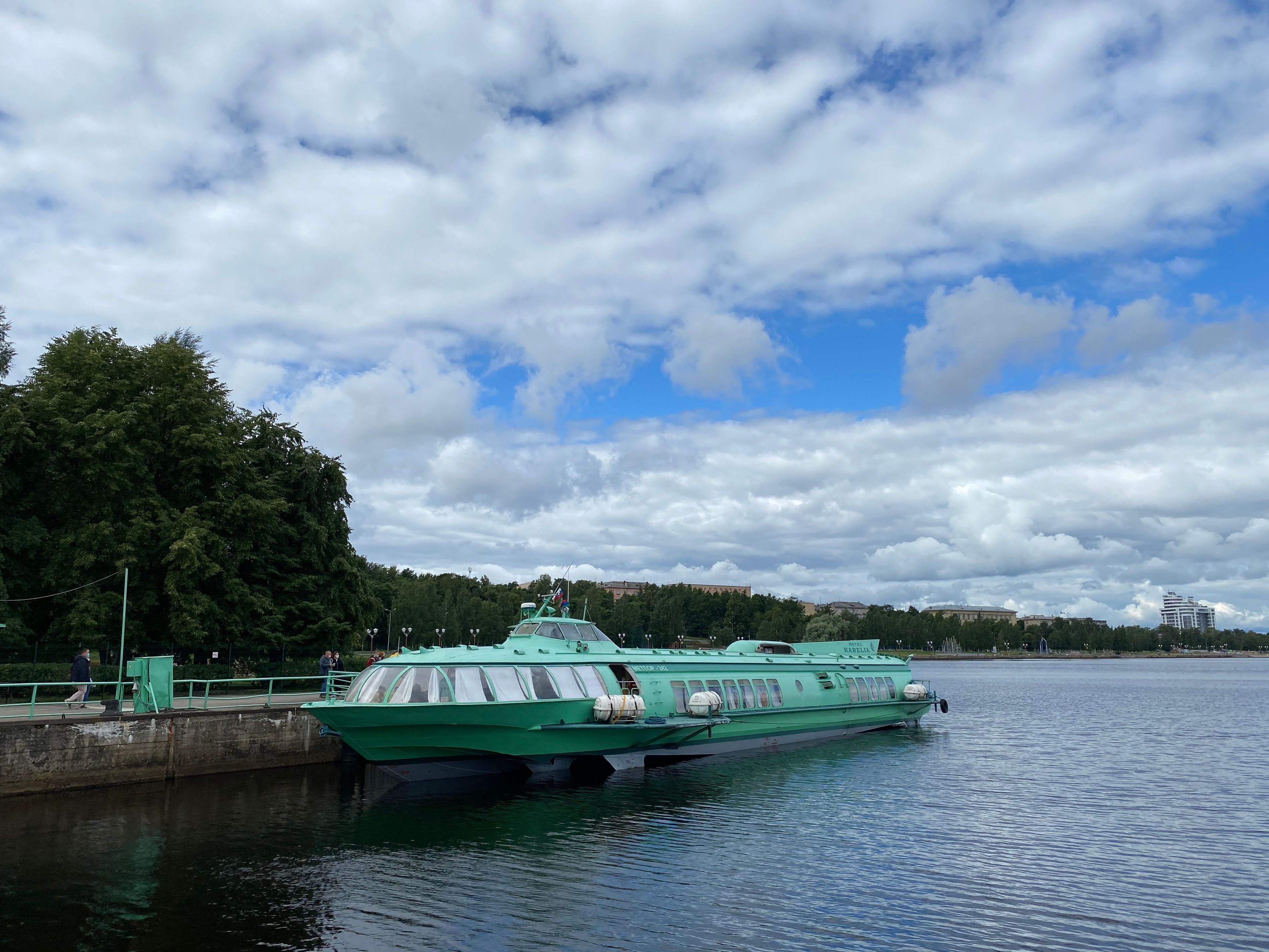 «Комета» у причала в Петрозаводске