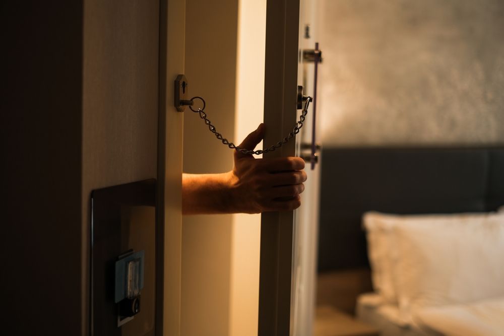 Незнакомец в номере