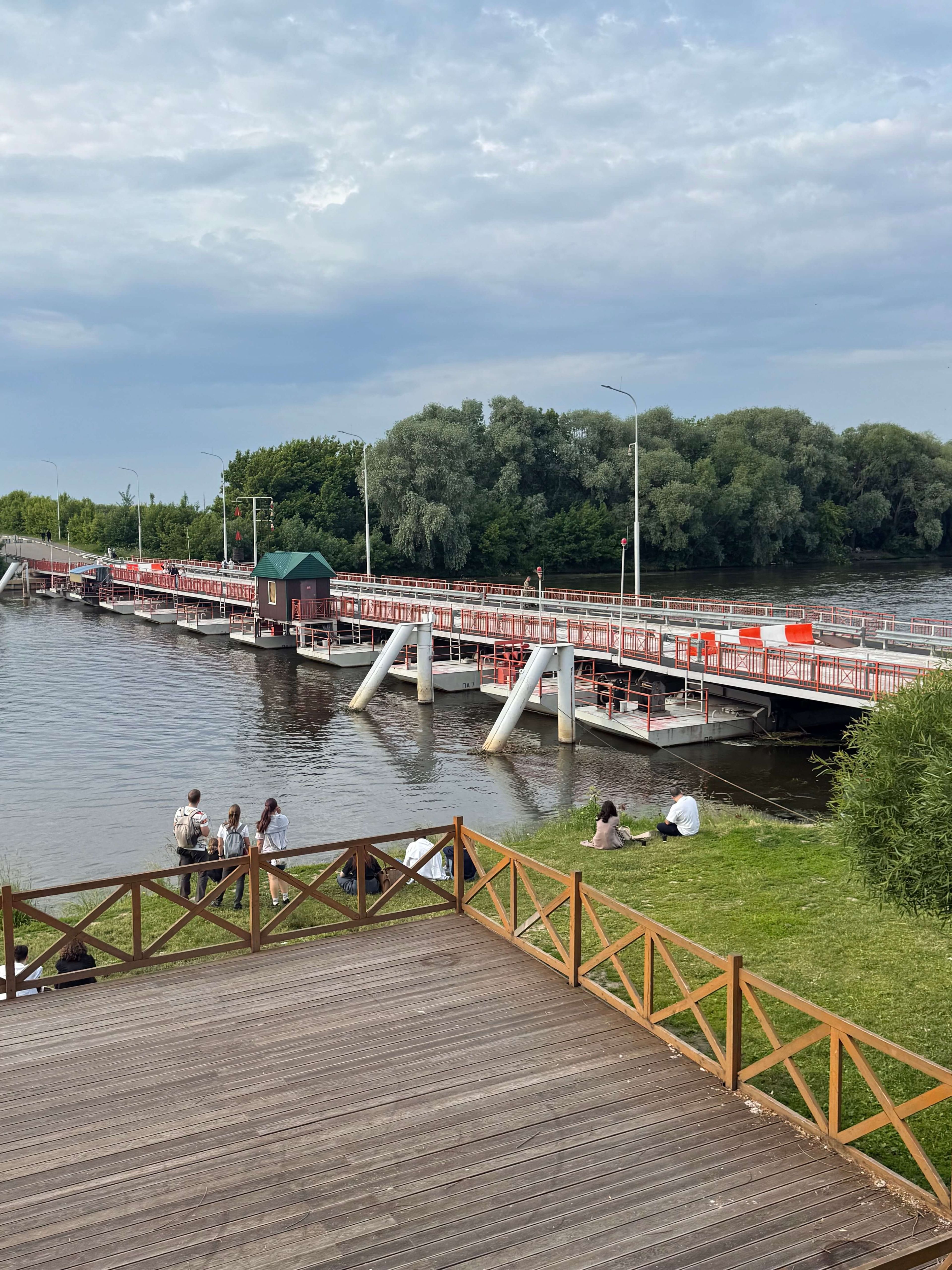 Смотровая у понтонного моста.jpg