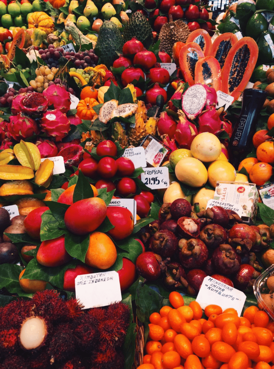 Фрукты на рынке