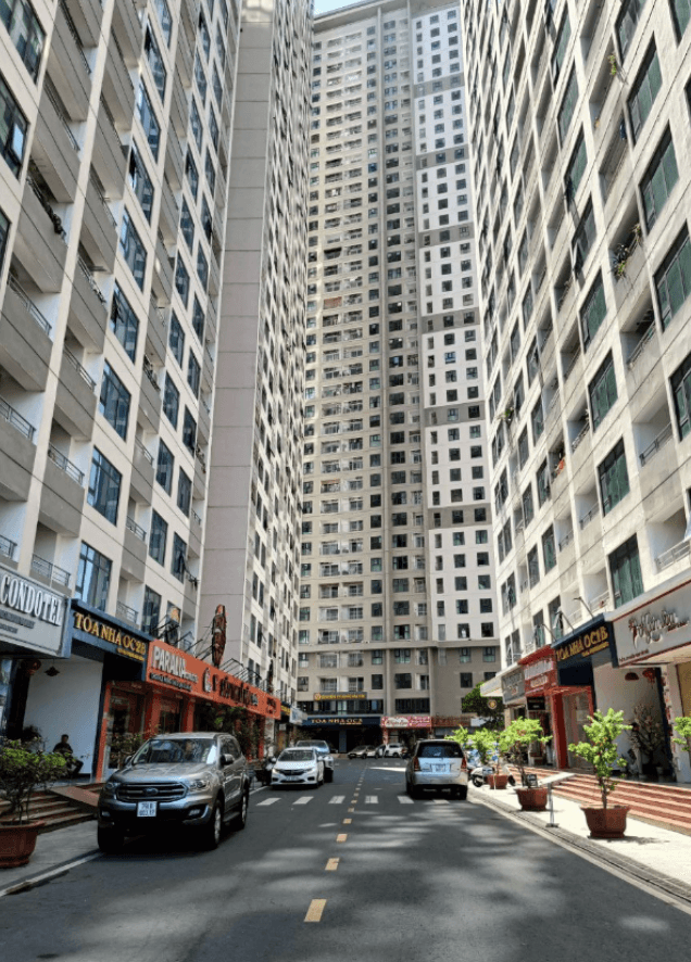 Вид на жилые здания в Нячанге, Вьетнам