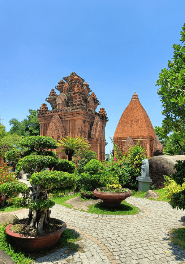 Чамские башни в Нячанге, Вьетнам