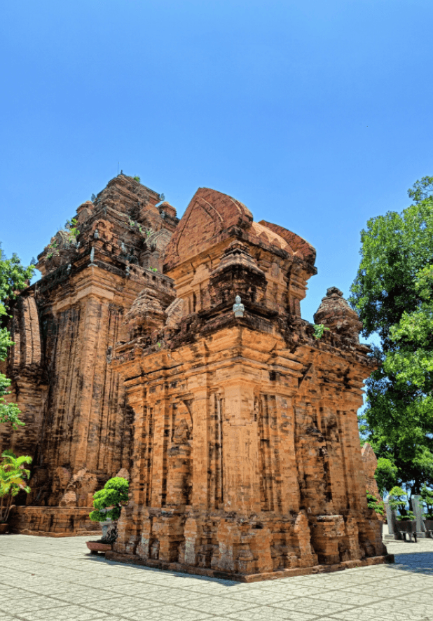 Чамские башни в Нячанге, Вьетнам