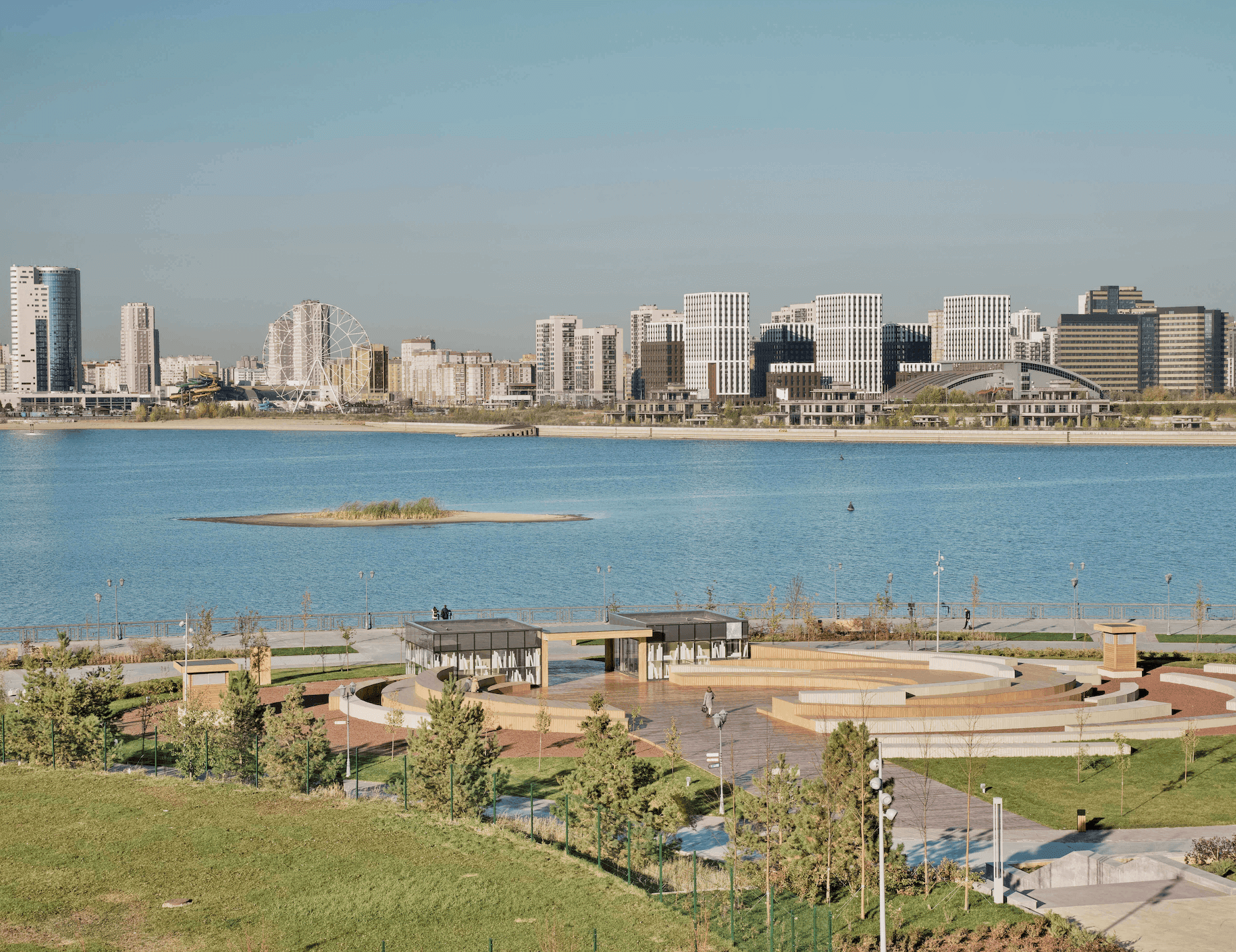 Кремлёвская набережная в Казани