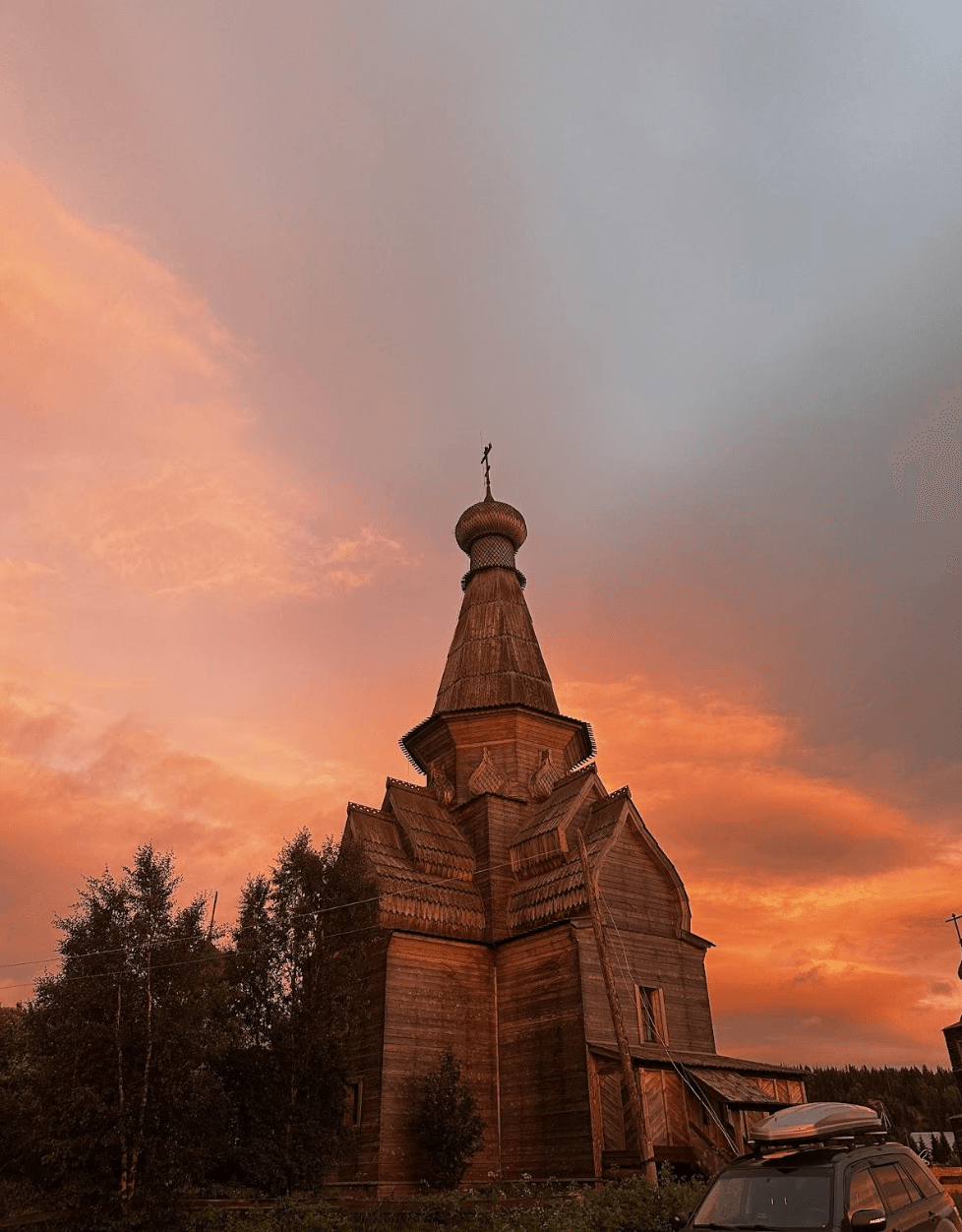 Красивый закат на Кольском полуострове