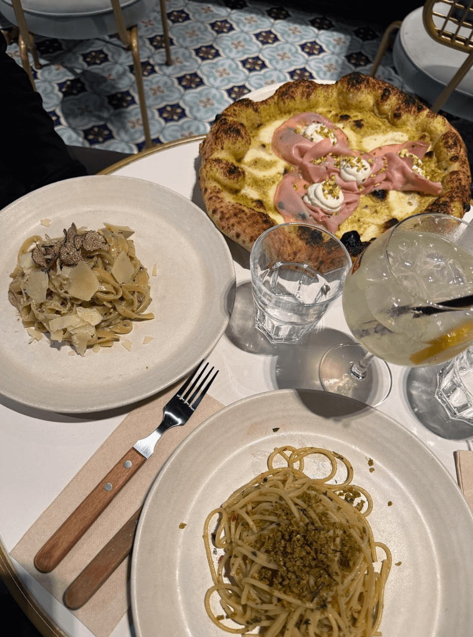 Ресторан в Париже