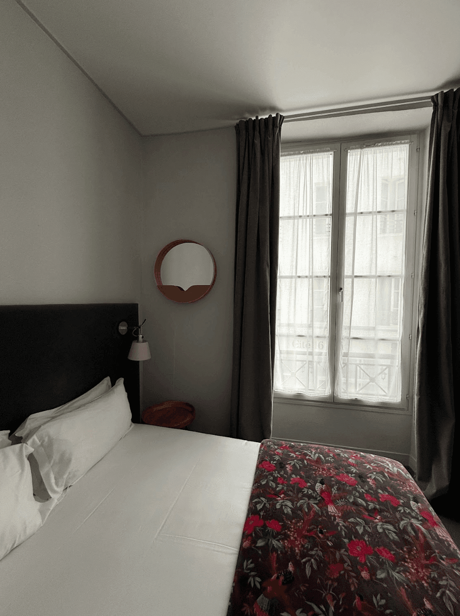 Отель в Париже