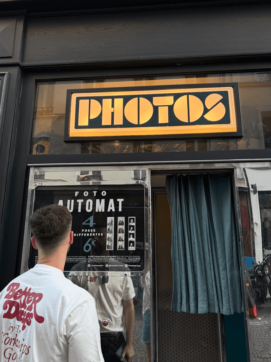 Фотобудка в Париже