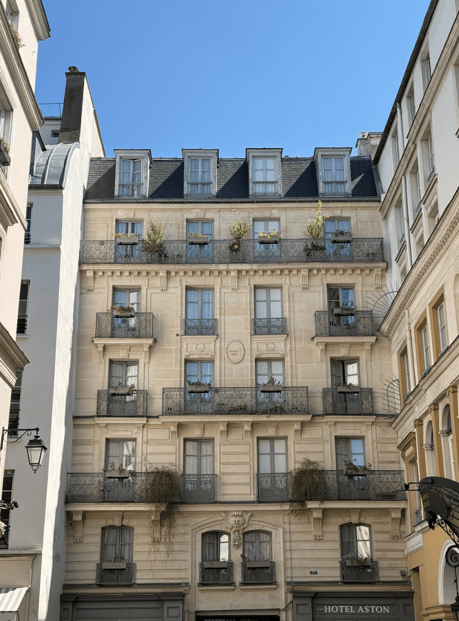 Отель в Париже