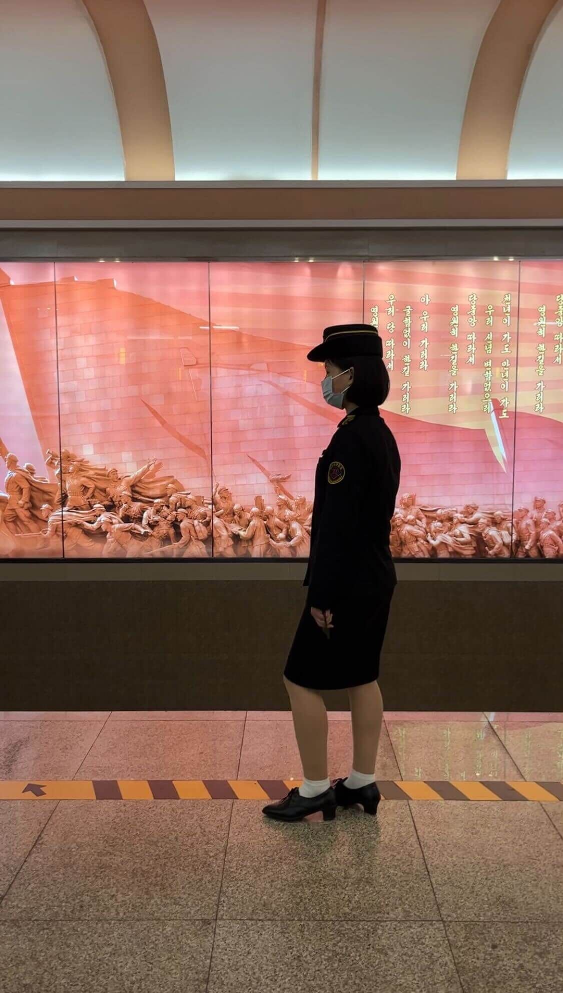 Сотрудник метрополитена.jpg