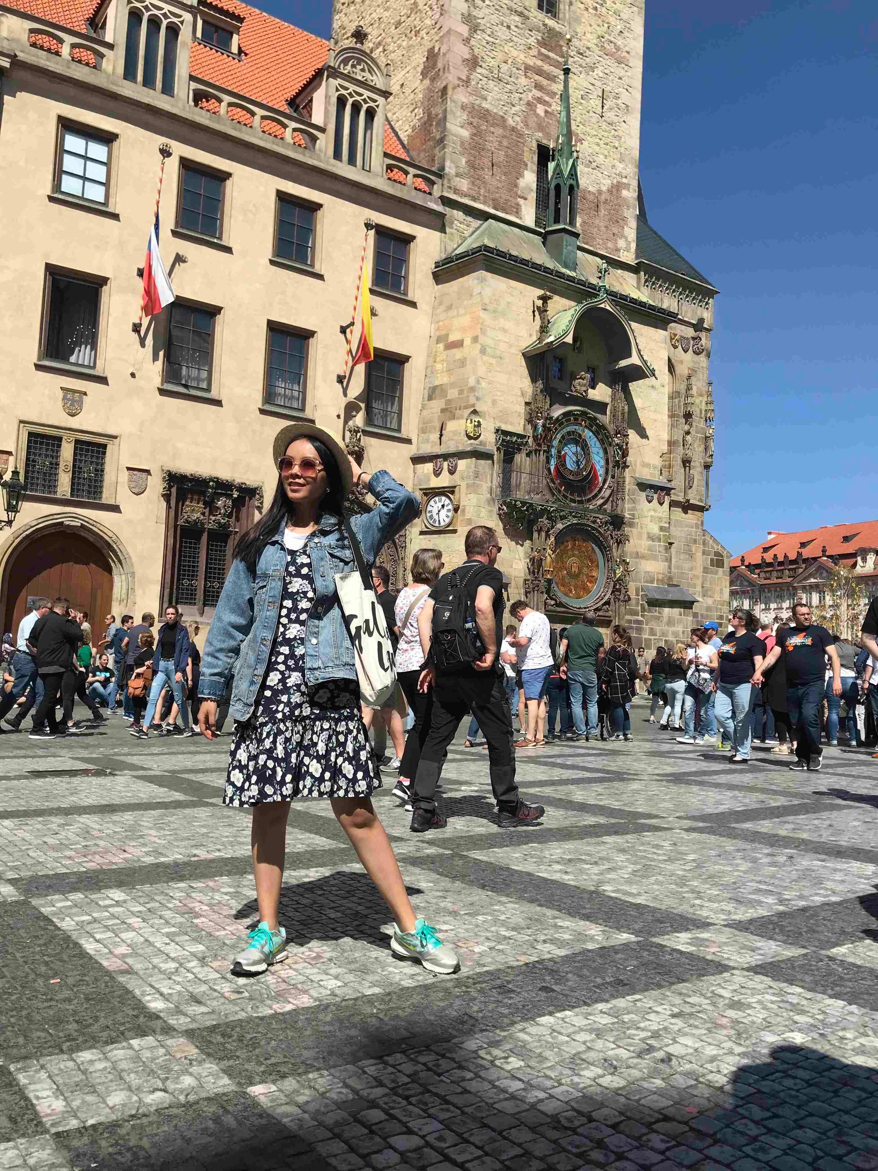 Староместская площадь и куранты.jpg