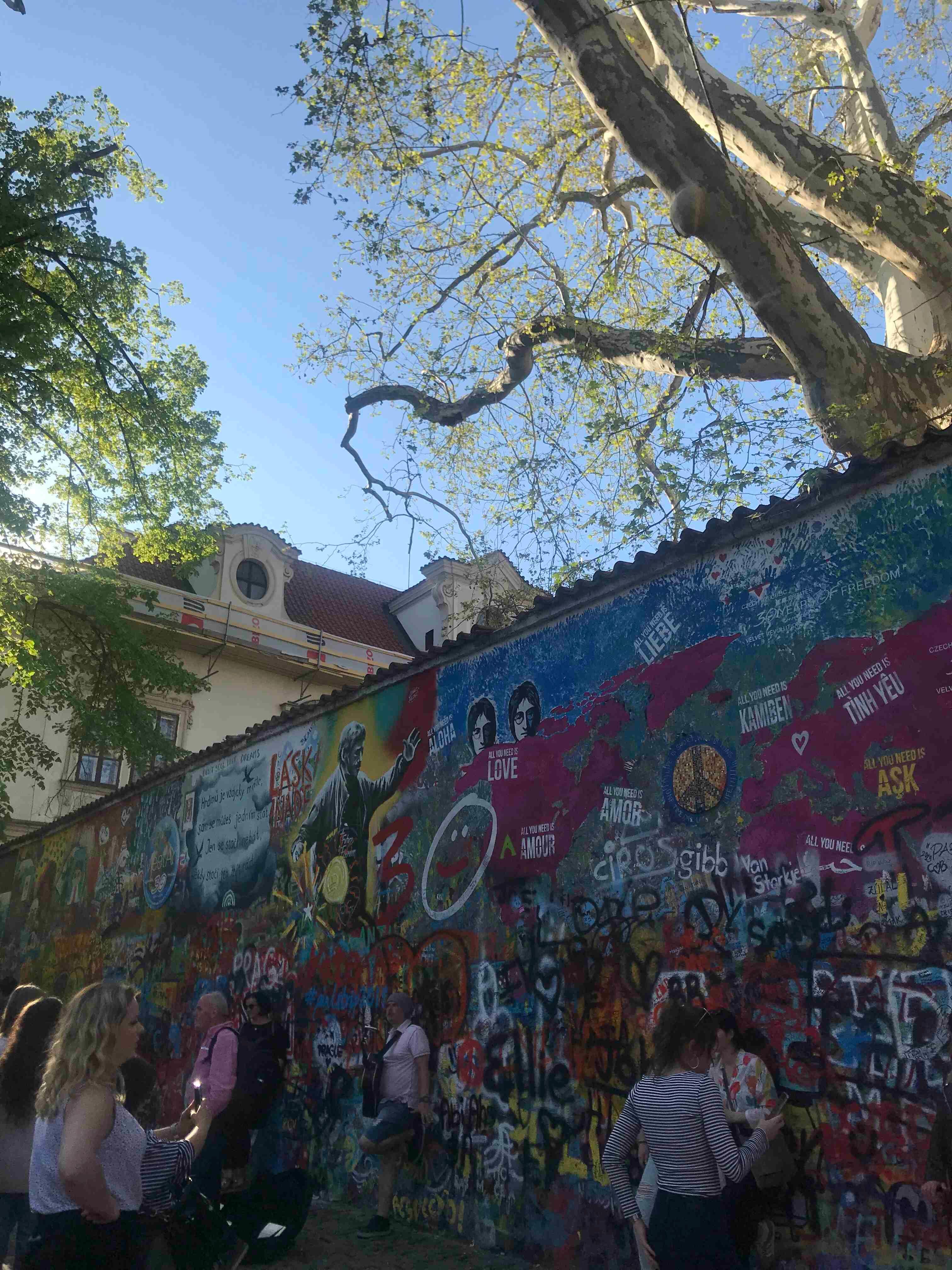 Стена Джона Леннона 2.jpg