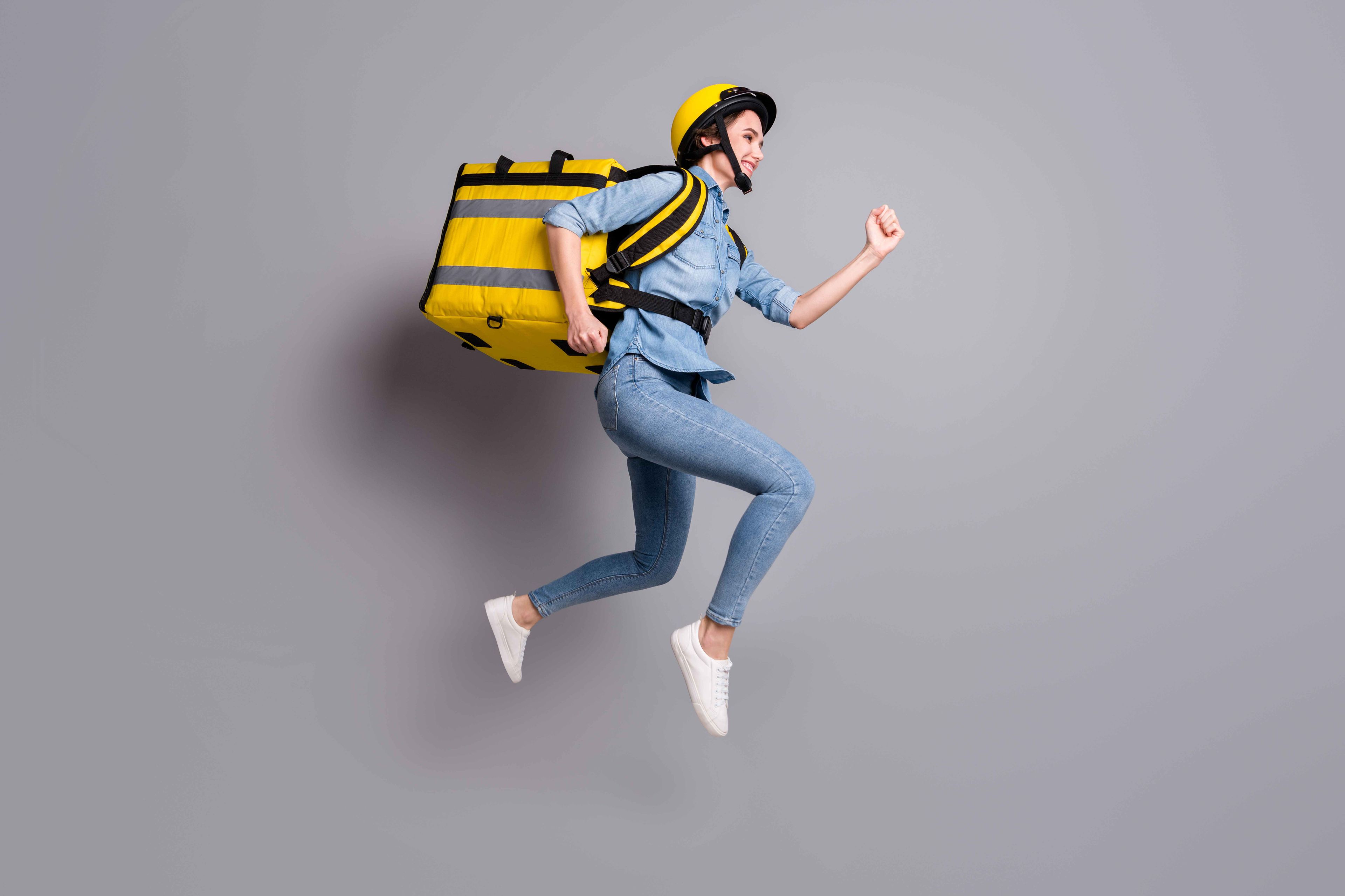 Sayohat qiling va pul toping: aviakuryerlar kimlar va O‘zbekistonda qanday qilib aviakuryerga aylanish mumkin?