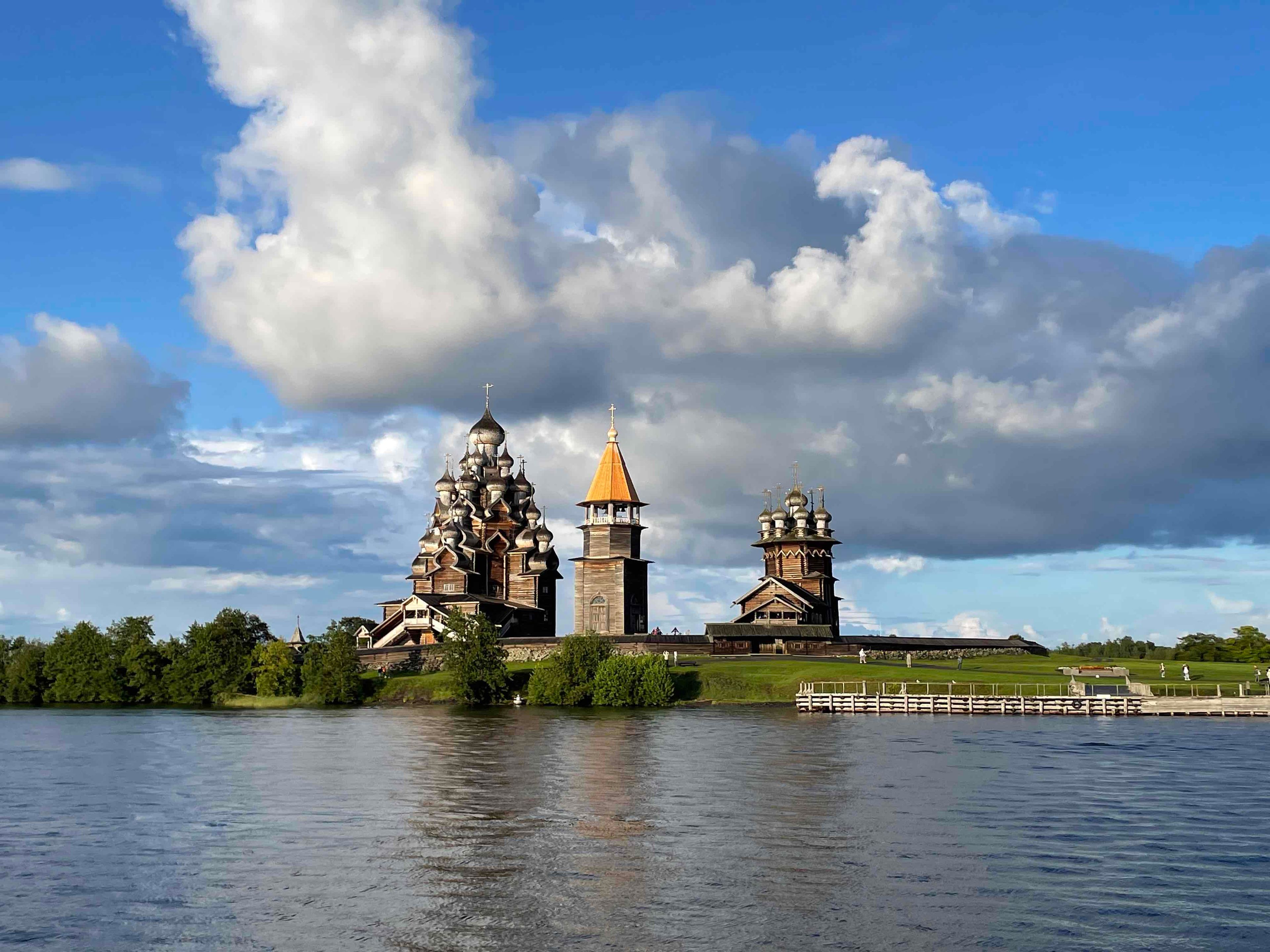 кижи с воды.jpg