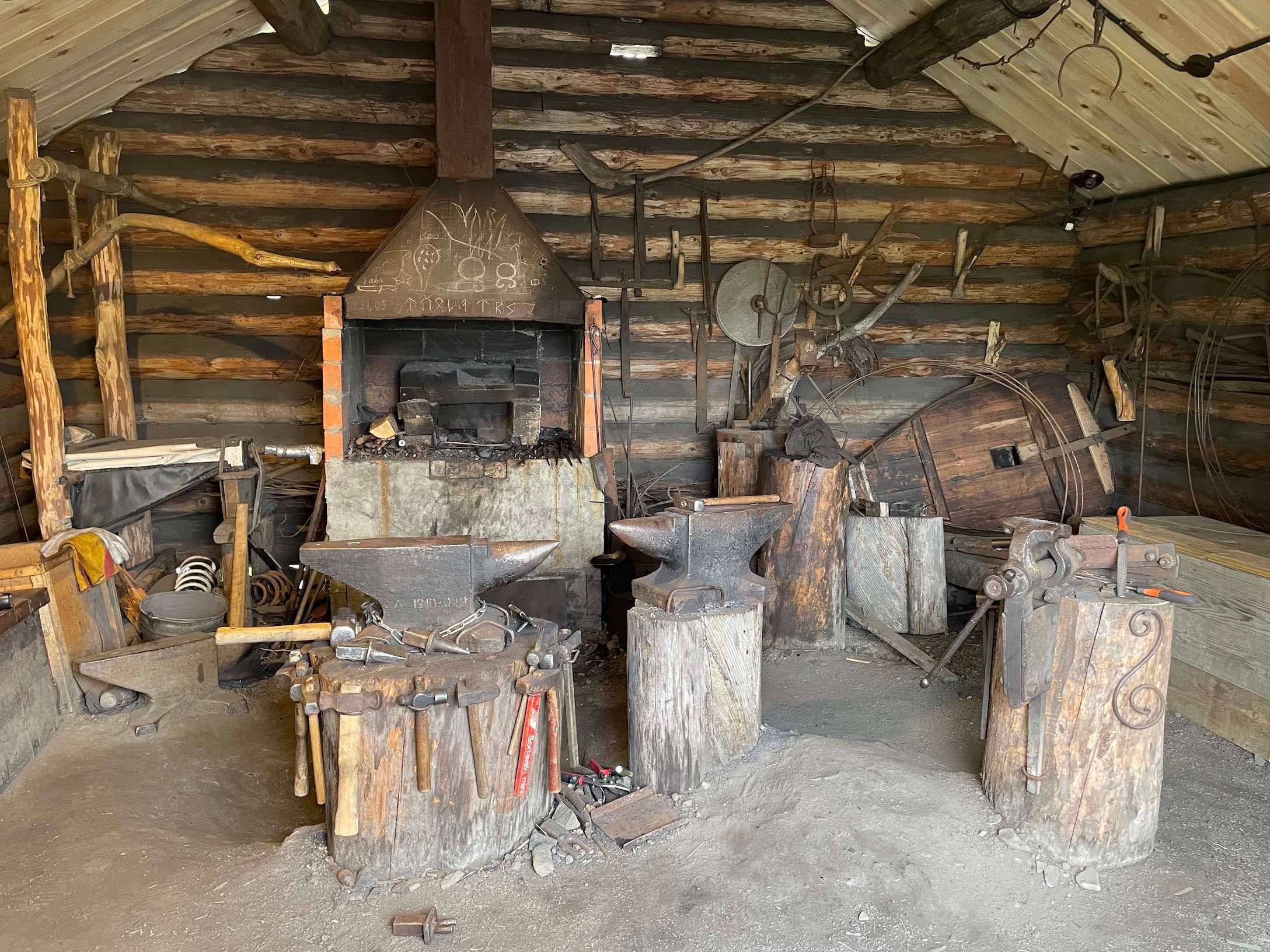 кузница, но без кузнеца.jpg