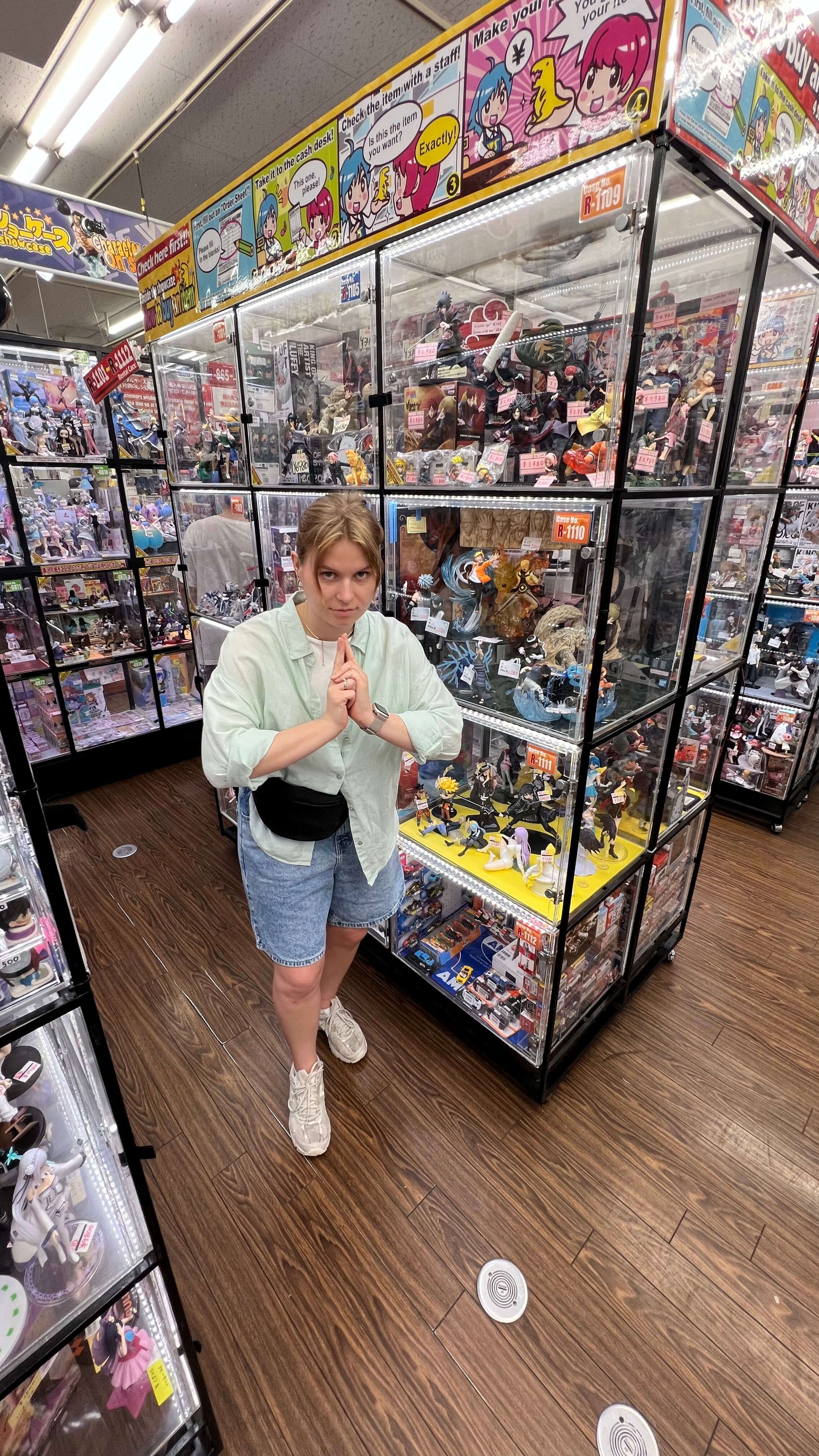 магазин с фигурками.jpg