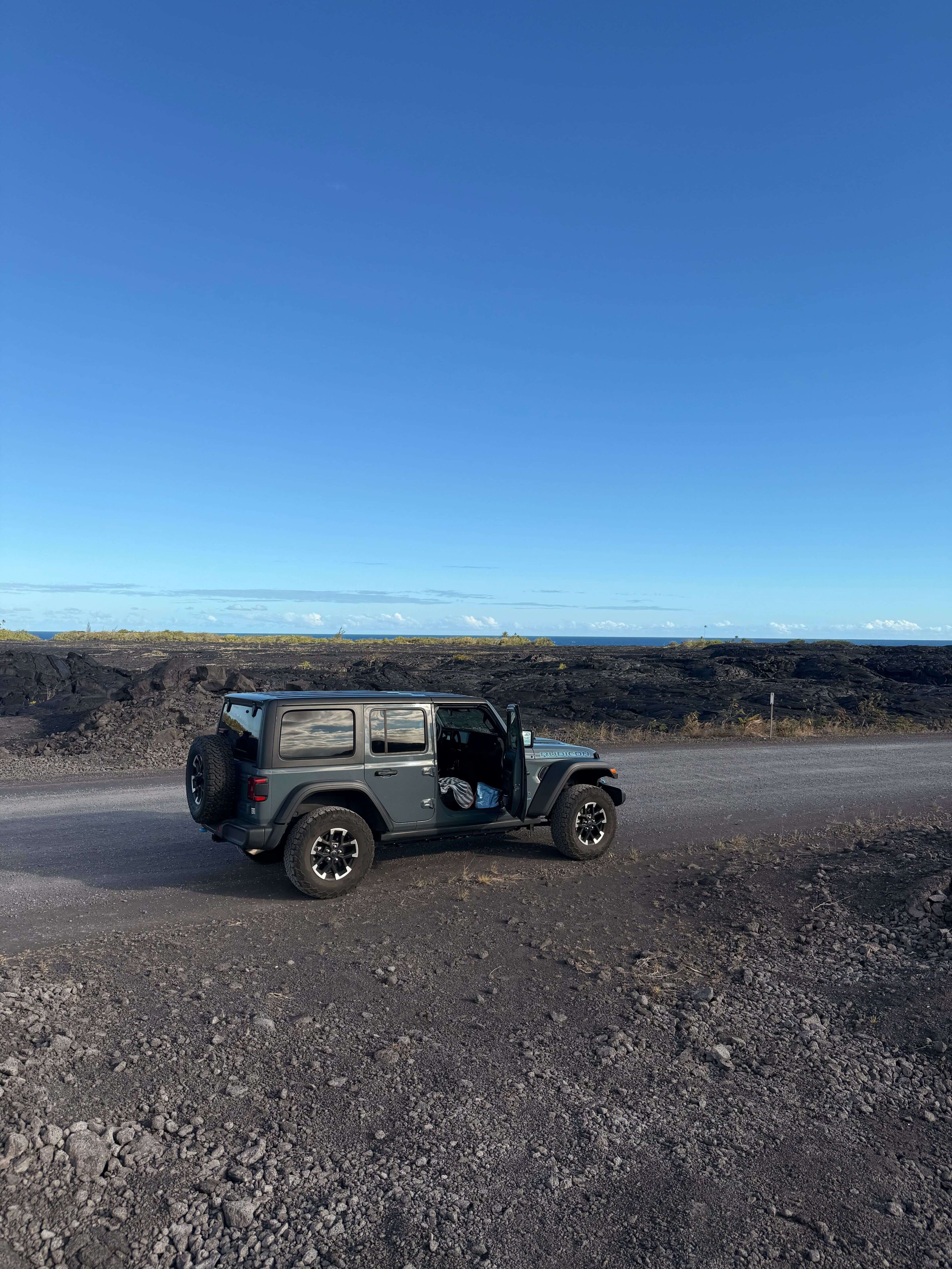 наш джип и лава.jpg