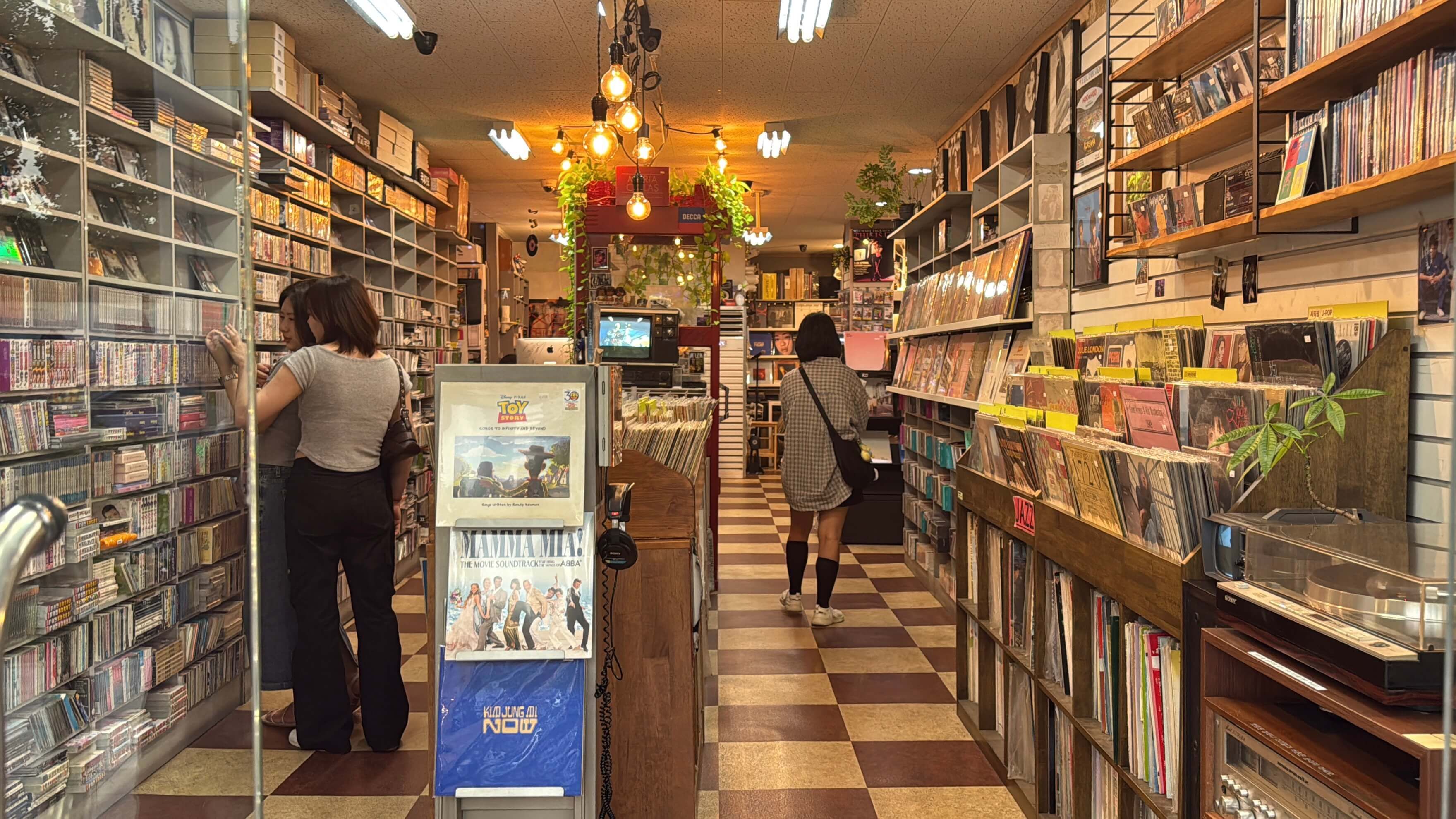 Магазин виниловых пластинок в Корее