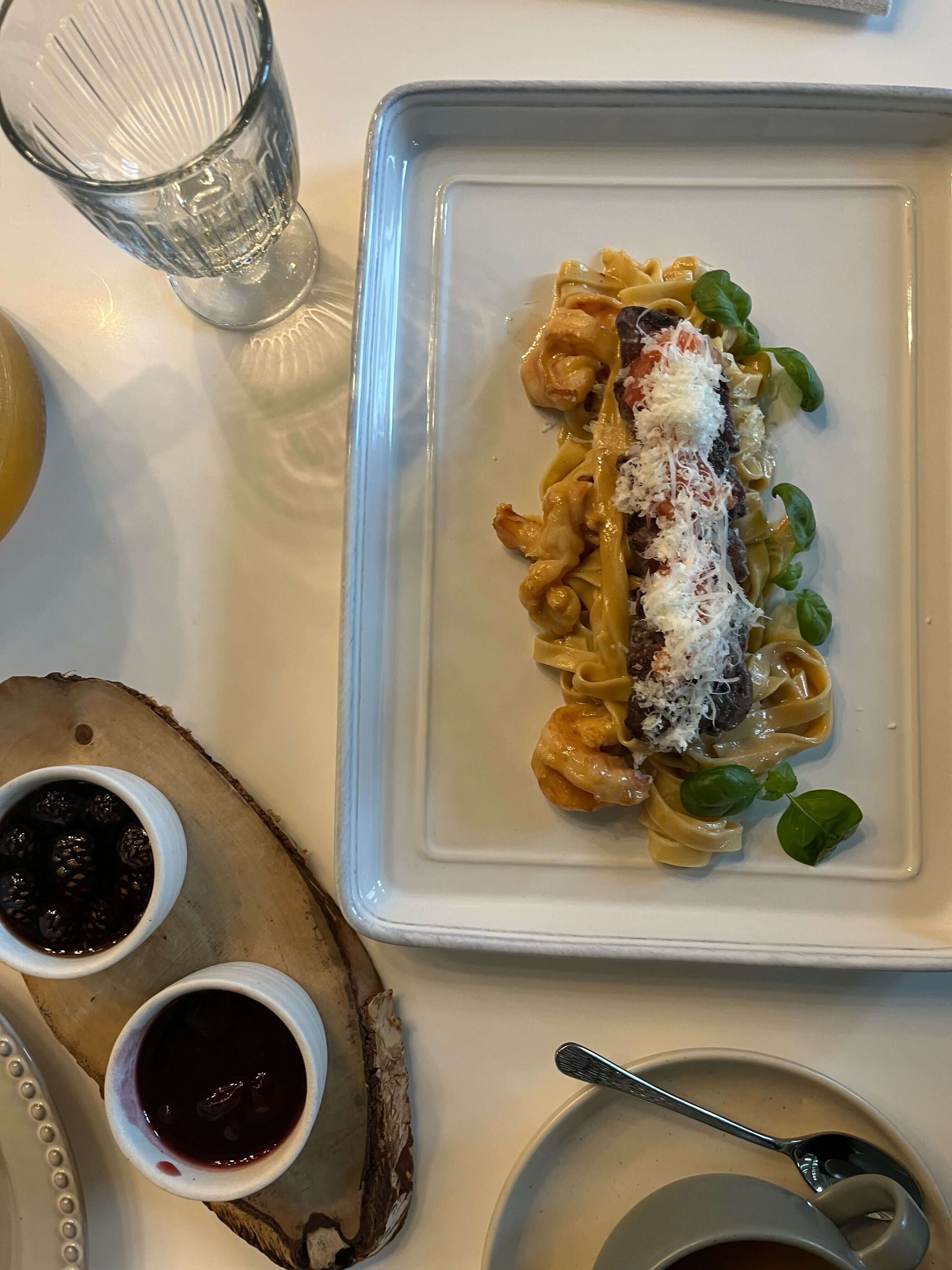 Паста с оленем и креветкой