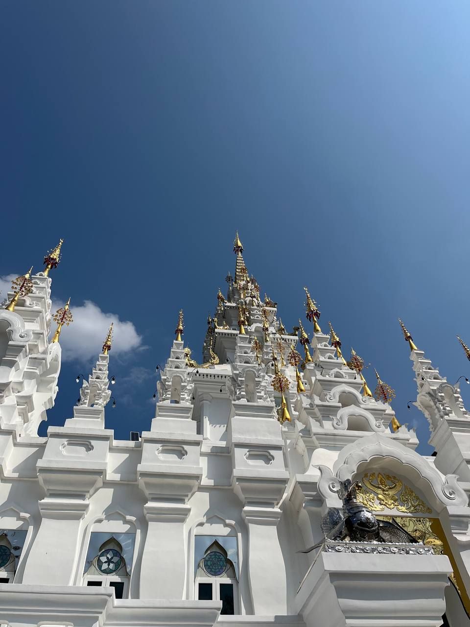 храм Loha Prasat Sri Mueang Pong