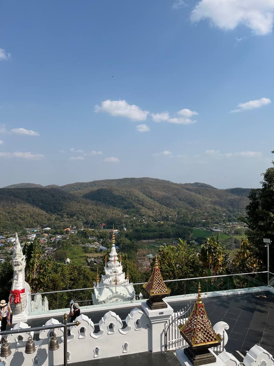 храм Loha Prasat Sri Mueang Pong