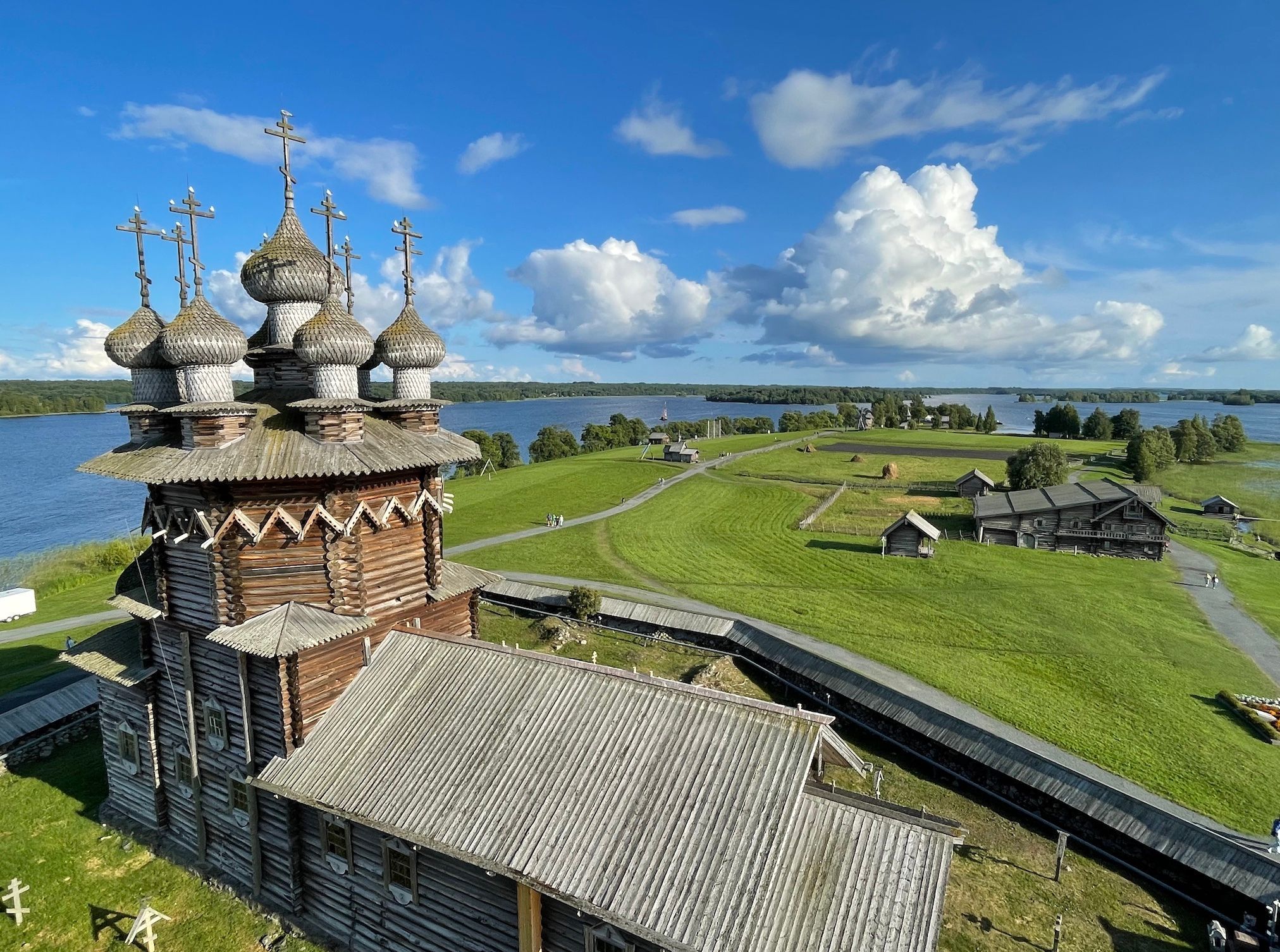 покровская церковь, вид с колокольни.jpg