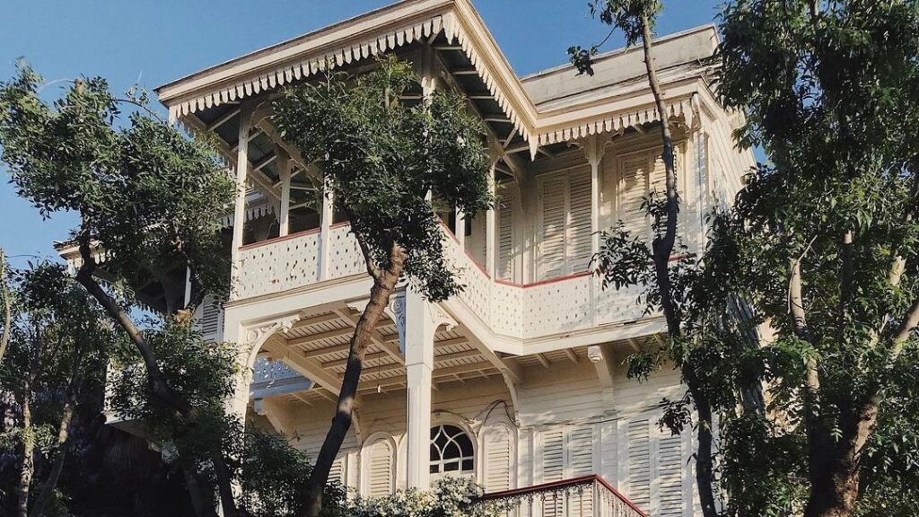 Балкон одной из вилл на Принцевых островах