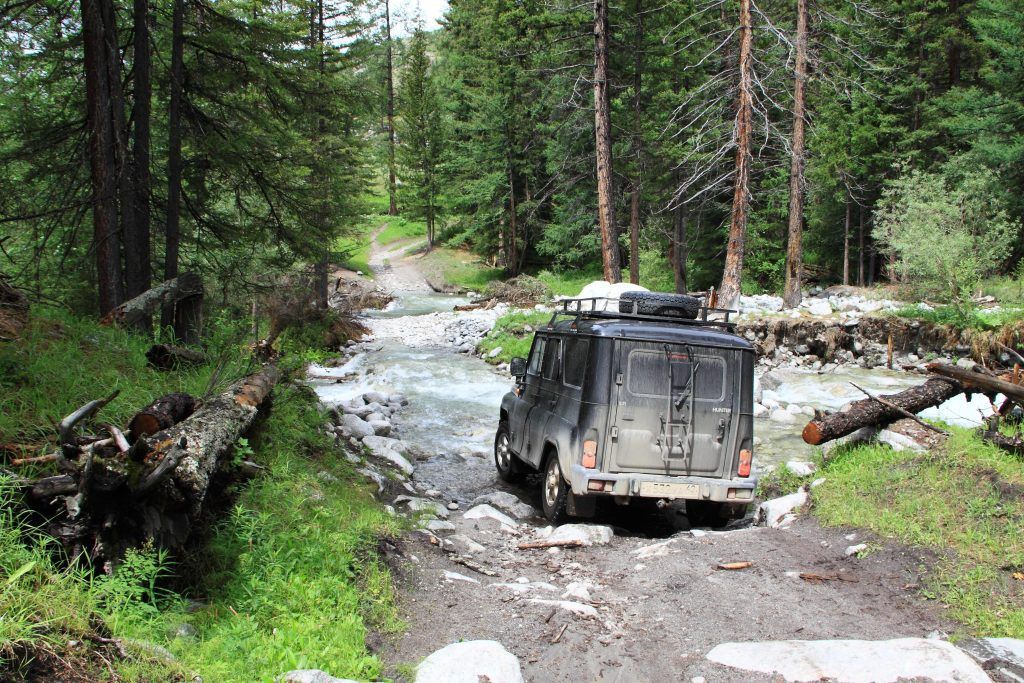 Палатка, рации и запас бензина: как я путешествовал на УАЗах по Горному Алтаю