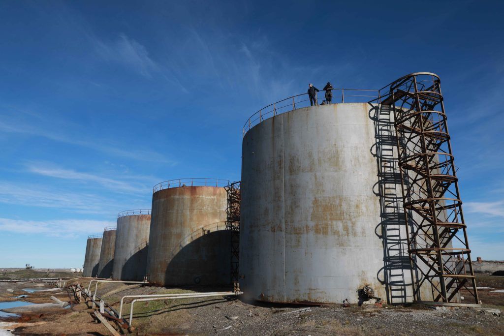 Цистерны с керосином в Амдерме