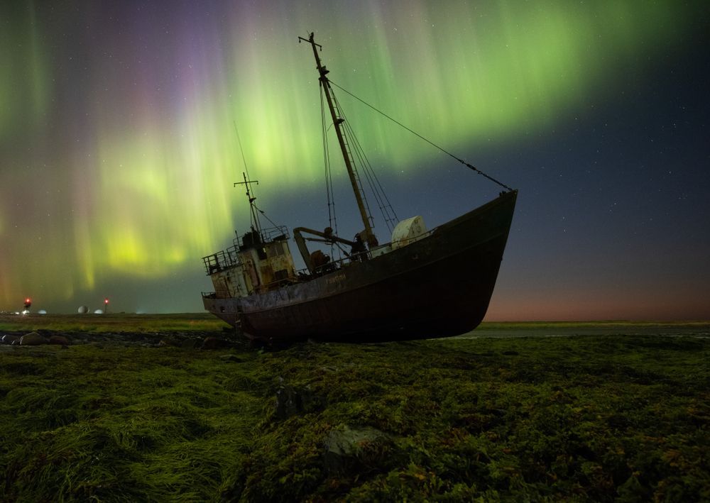 Северное сияние и корабль